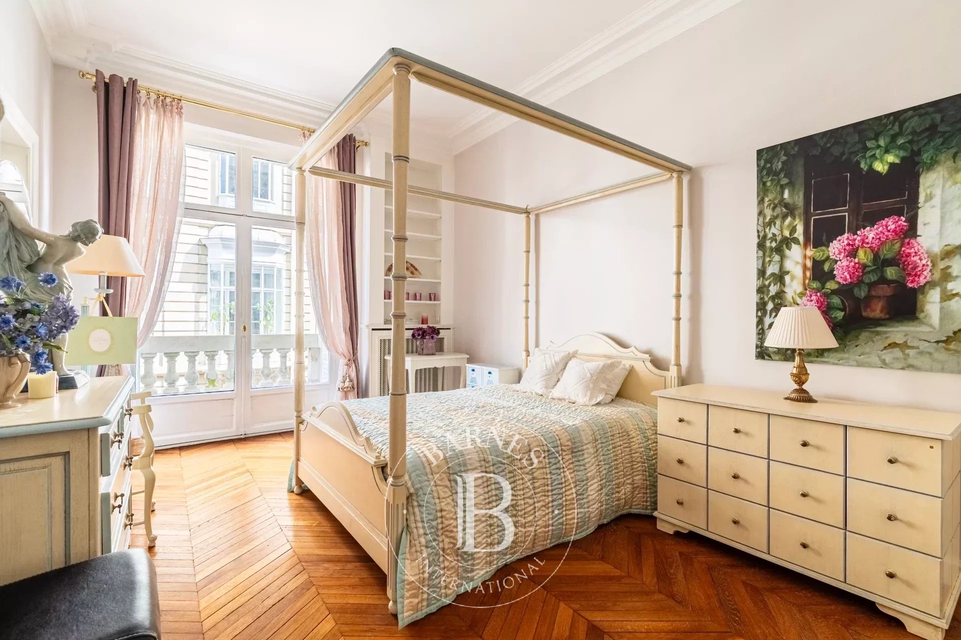 Paris 16 - Victor Hugo - Dual-aspect 4-bed apartment - picture 11
