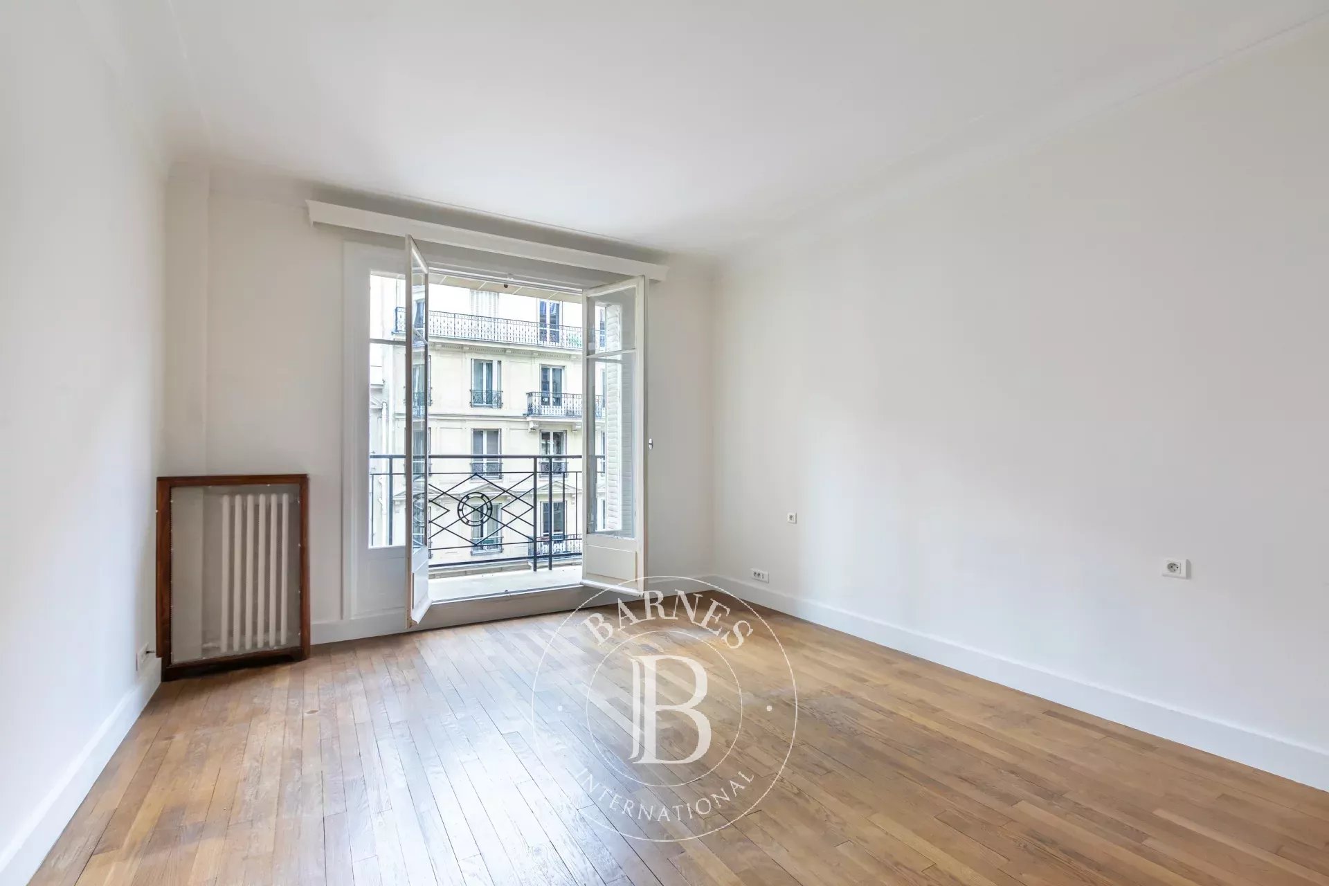Exclusive - Paris 16 - Rue de la Tour - 2 bedrooms - Plenty of natural light - picture 6