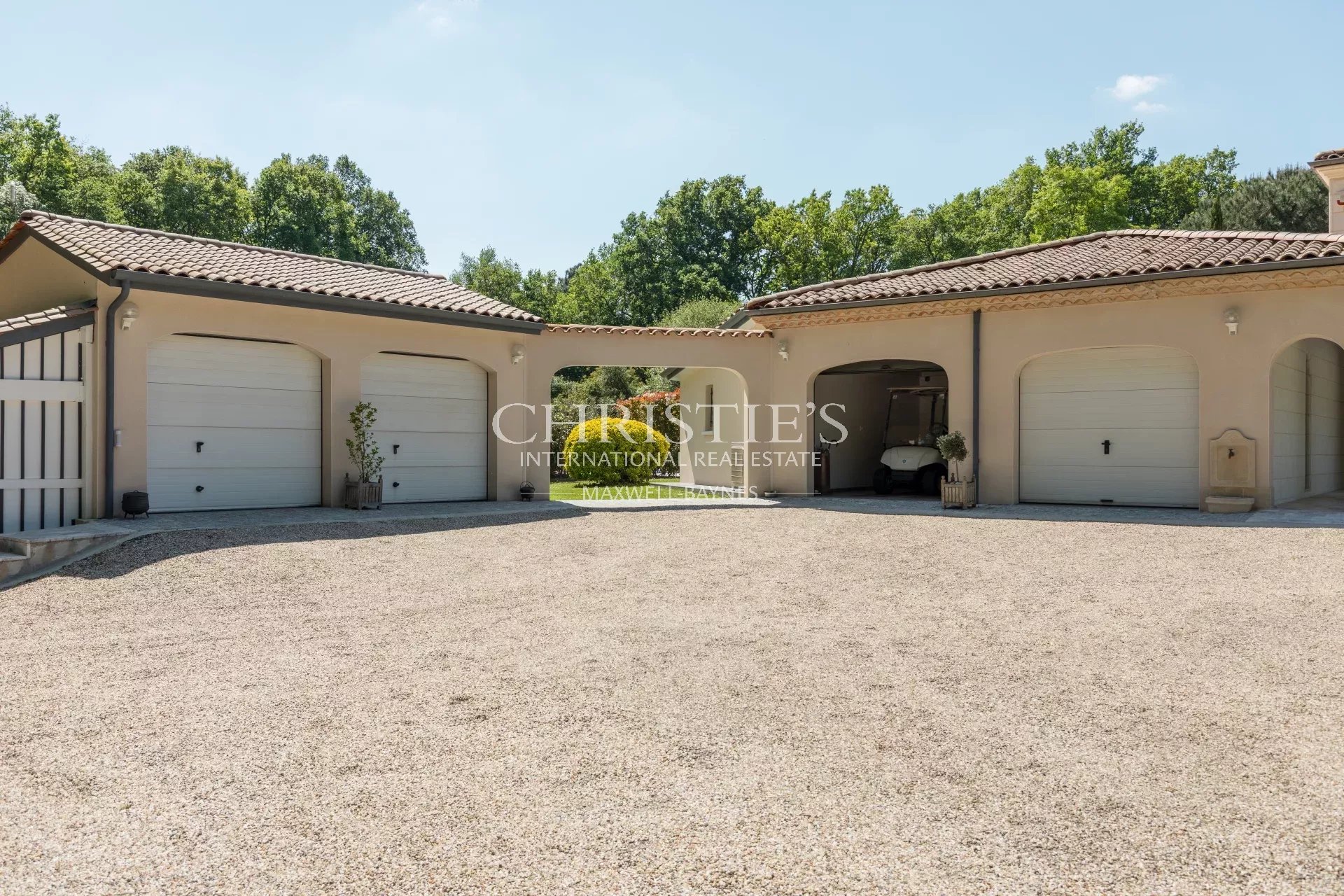 4 Bedroom Villa/Townhouse's Image 5