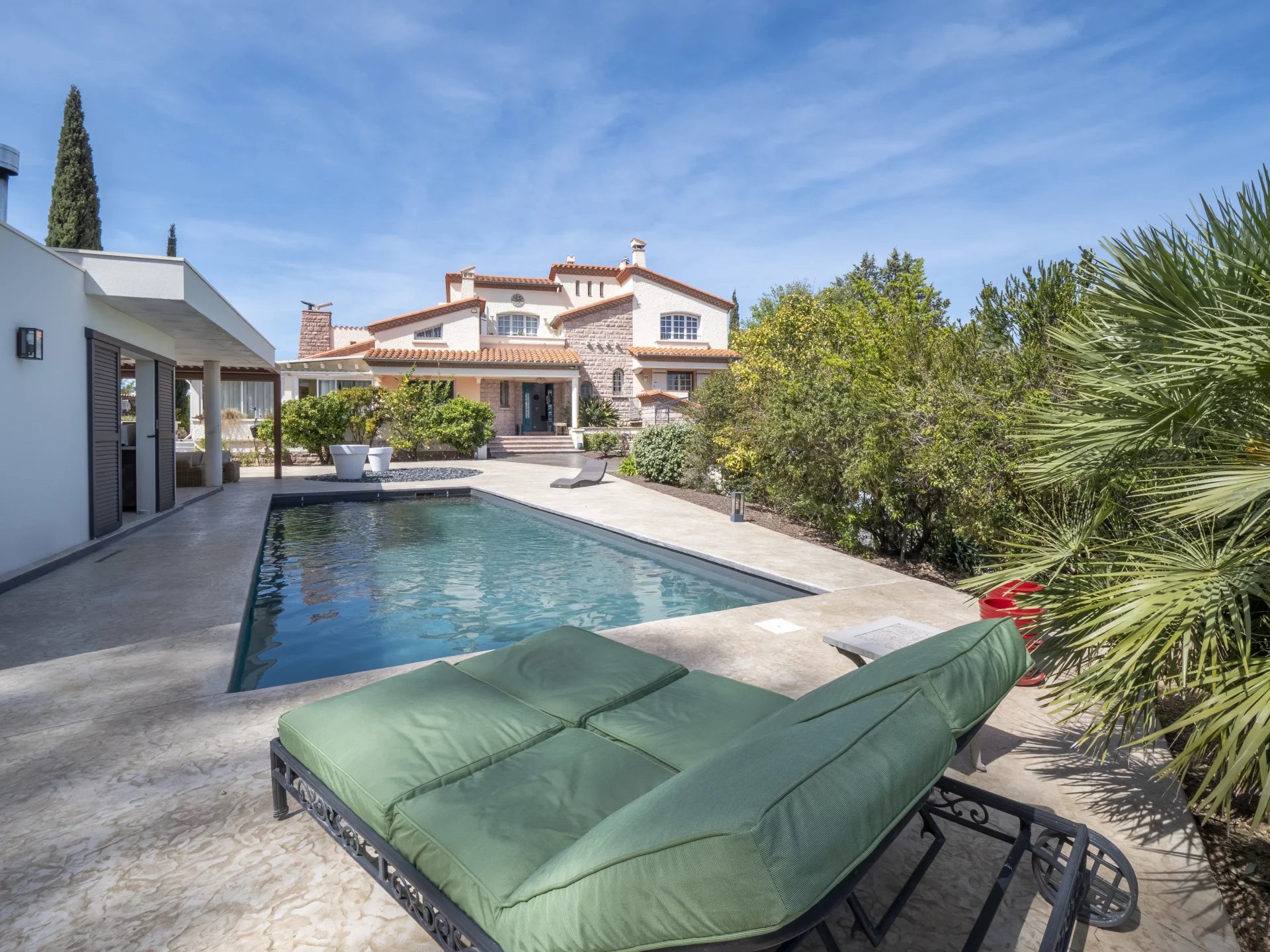 OUTSTANDING PROPERTY OF 320M² WITH STUNNING VIEWS, VILLELONGUE DELS MONTS