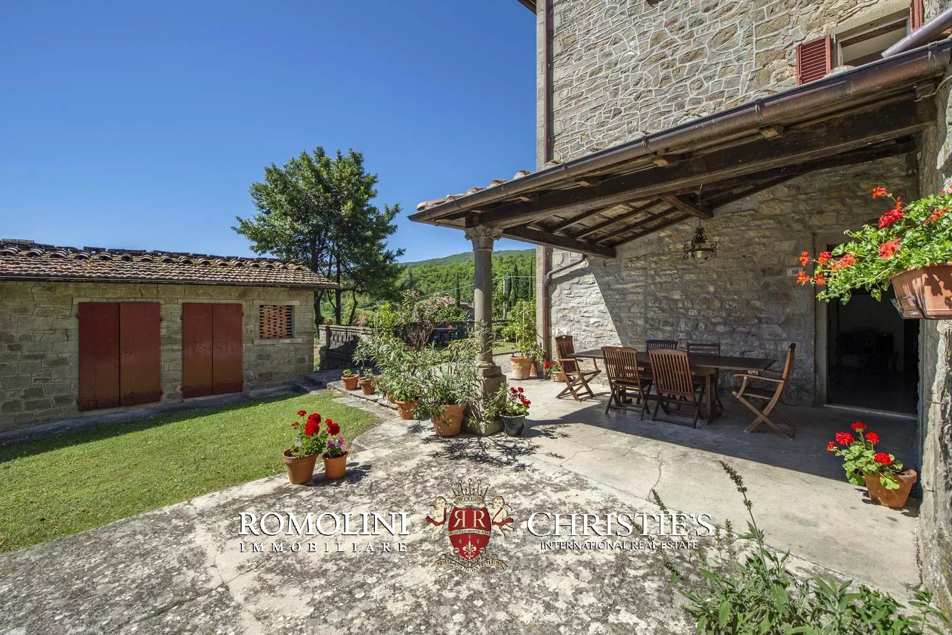 MANOR HOUSE FOR SALE IN CAPRESE MICHELANGELO, TUSCANY