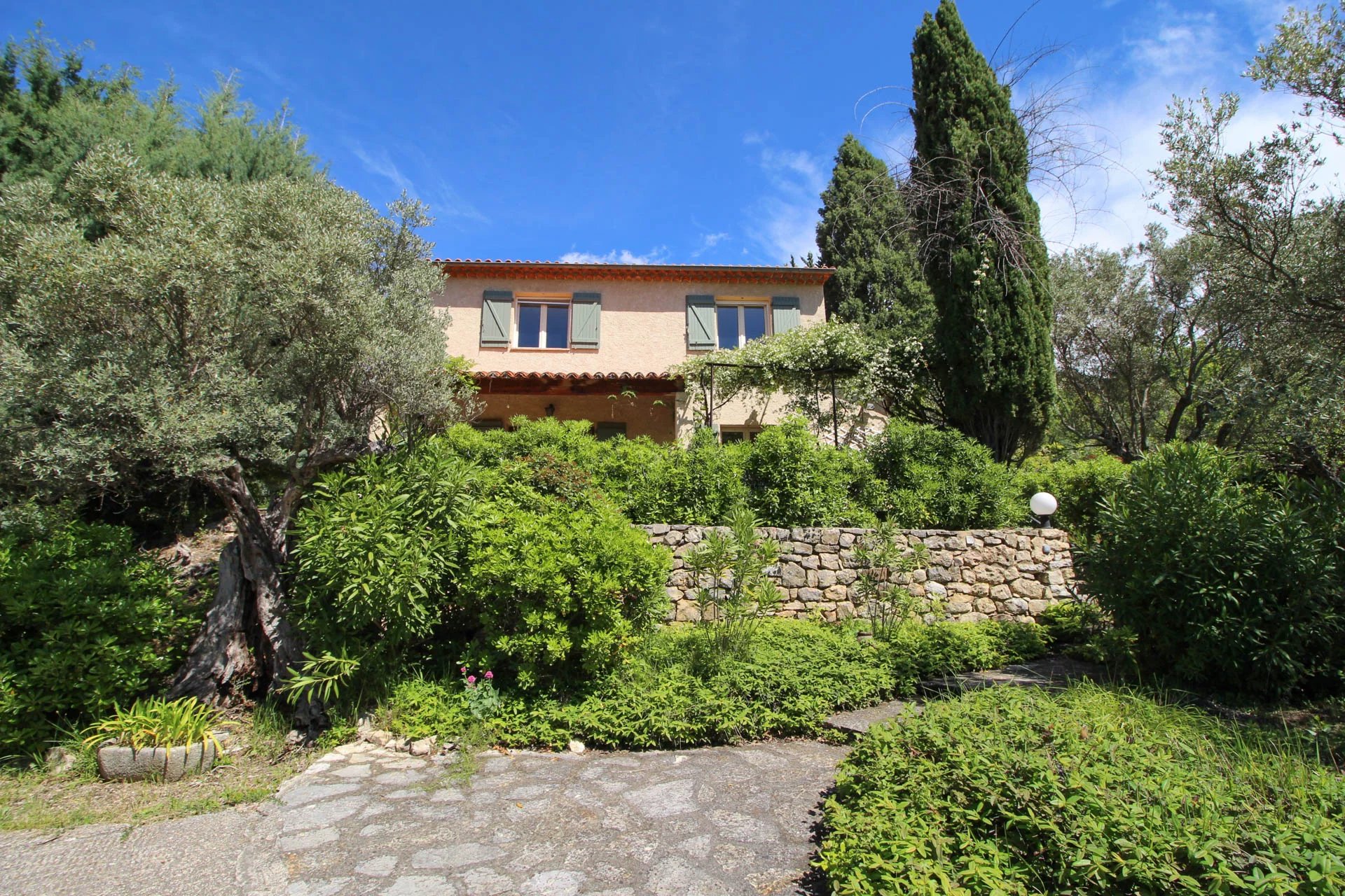 Charming 4 bedroom House with Stunning View walking distance Fayence