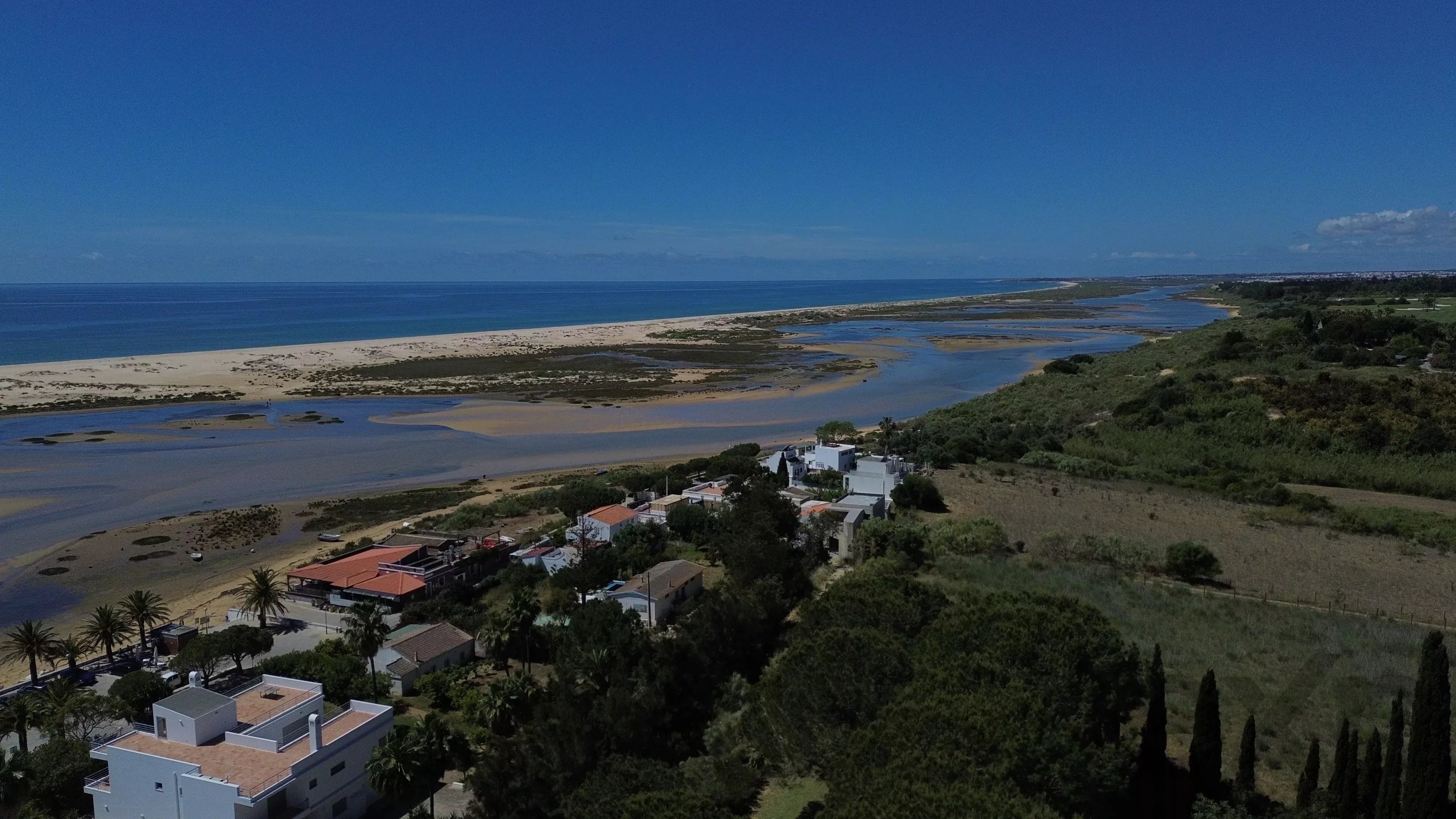 8-Bedroom House/Guesthouse in Praia da Fábrica 8900-057 image 3