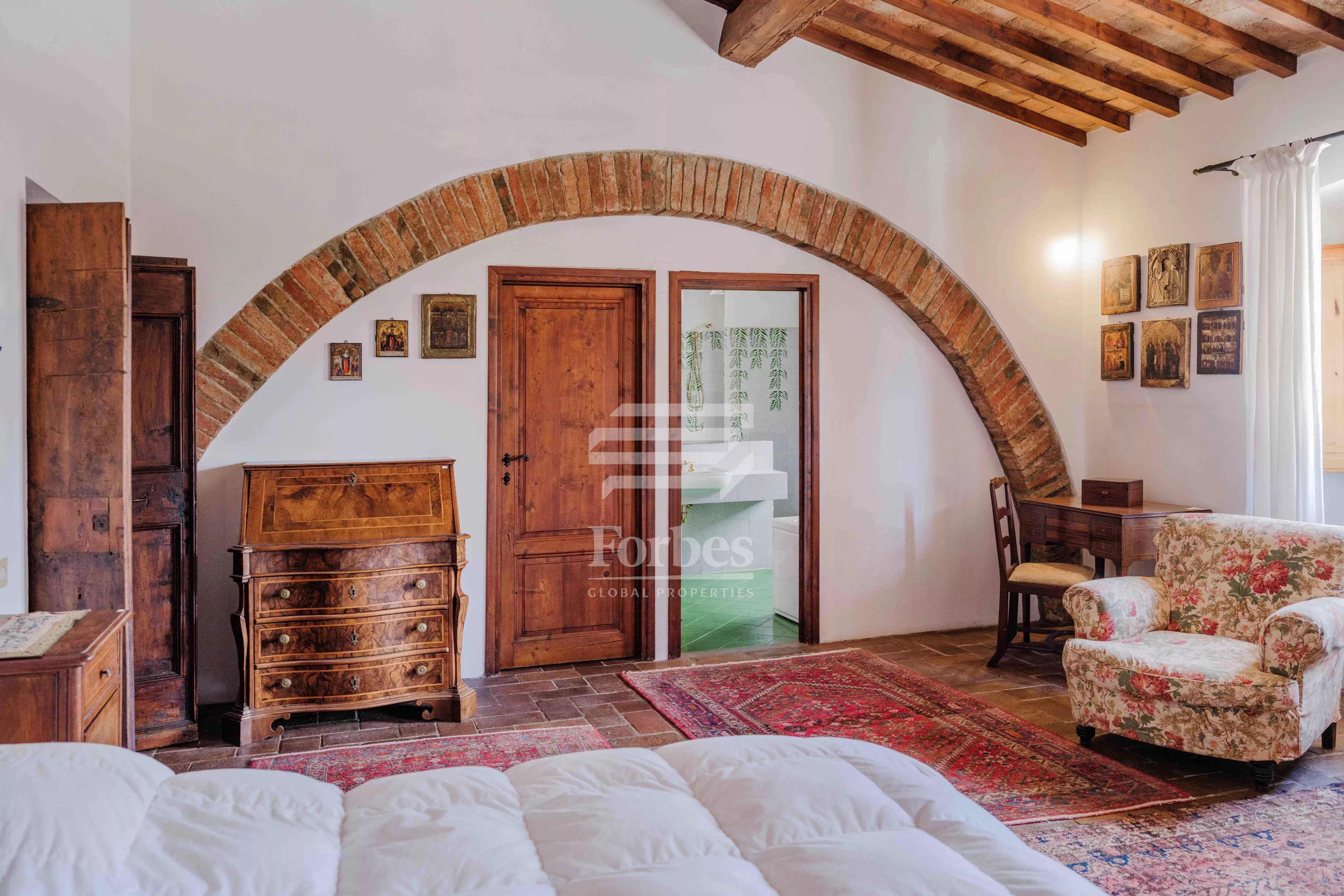 Farmhouse for sale in Tuscany, just minutes from Florence