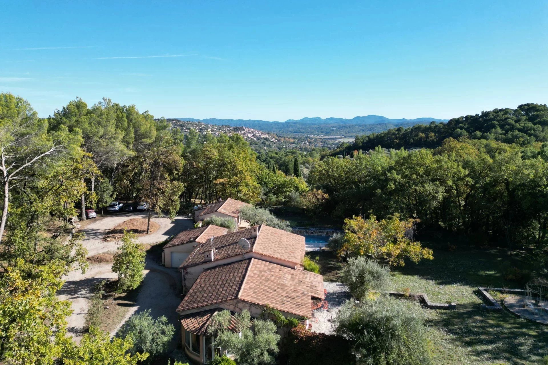 Single-storey villa with studio - Fayence