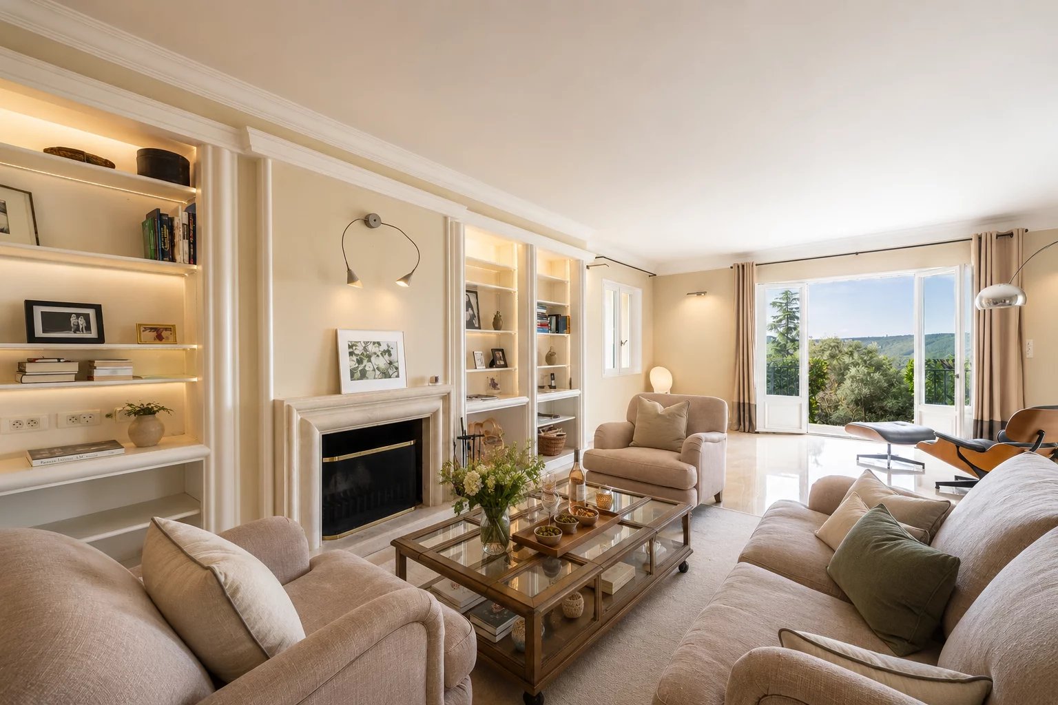  Image of Villa - 5 Bedrooms - 5 Bathrooms for Sale in Alpes-Maritimes-La Colle-sur-Loup-France, Image 9