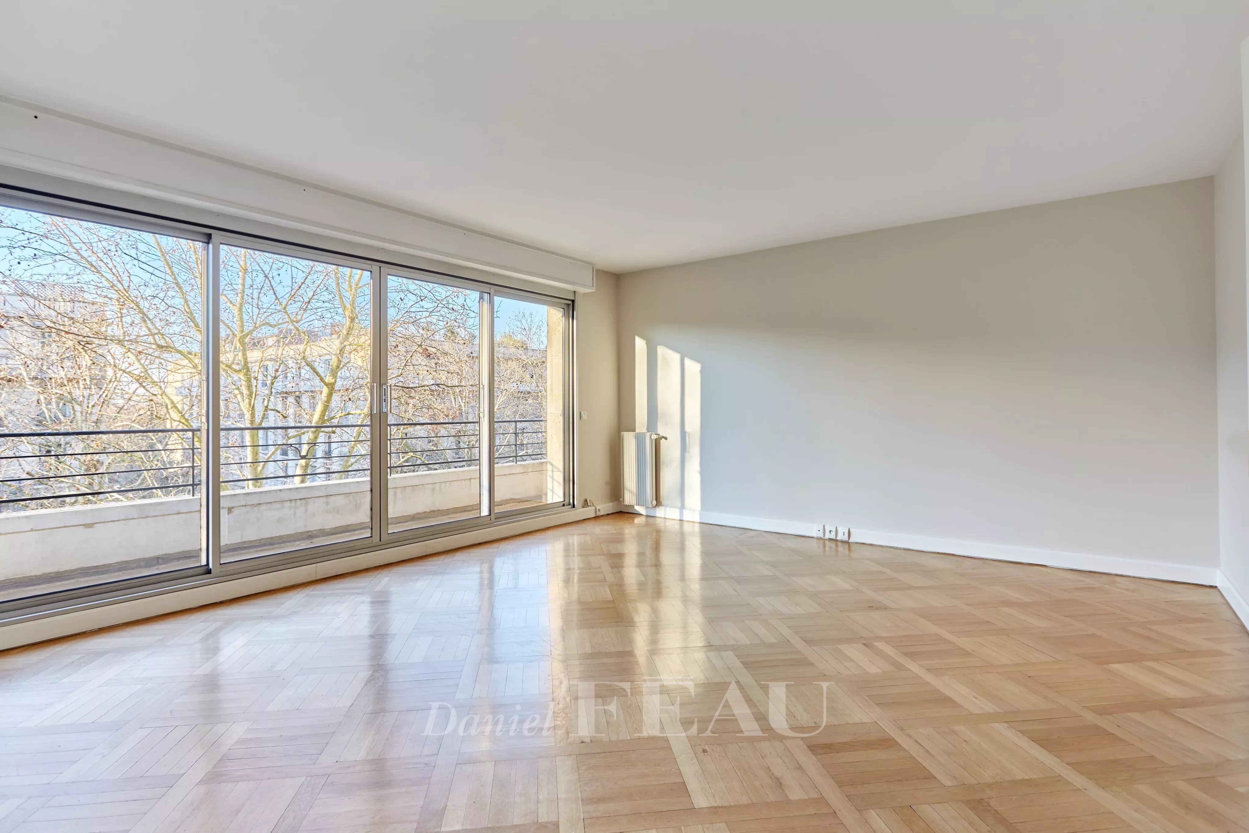 Paris 16th District – A 3-bed apartment with a balcony