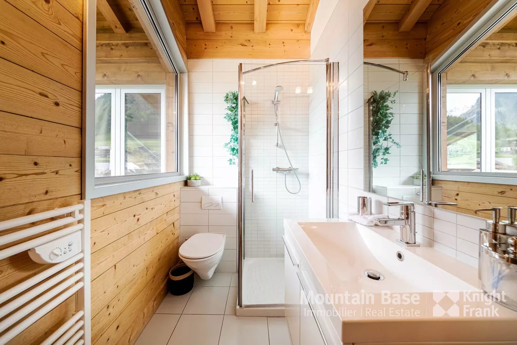 Photo of Stylish 5 bedroom chalet in central Morzine