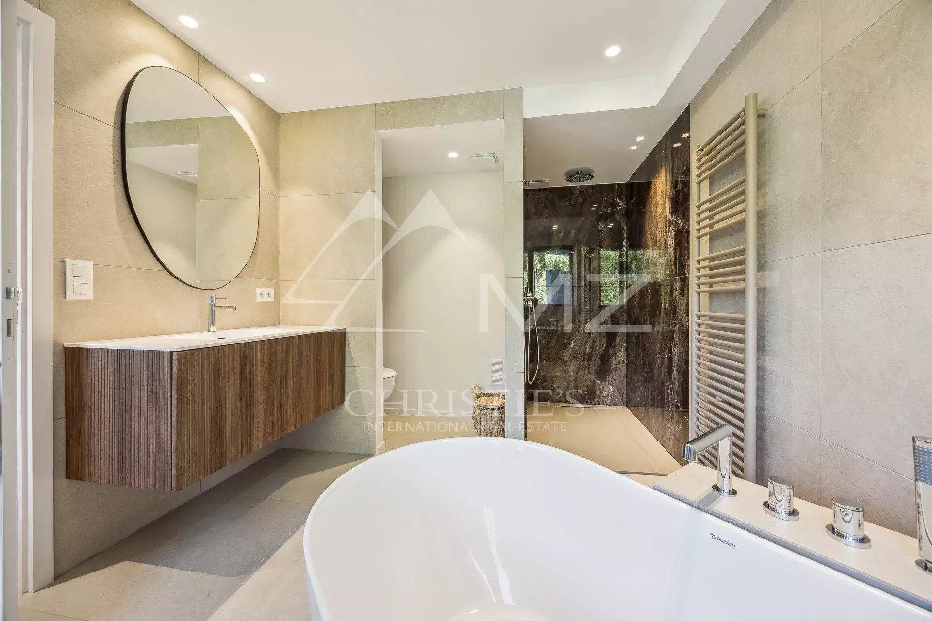 2 Bedroom Apartment/Flat's Image 8