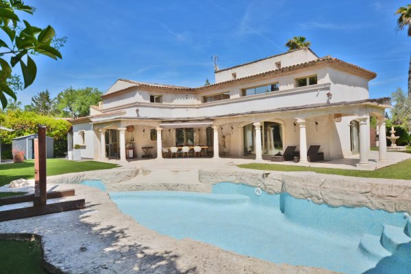 Provençal Villa for sale in Valbonne with master space — photo 7
