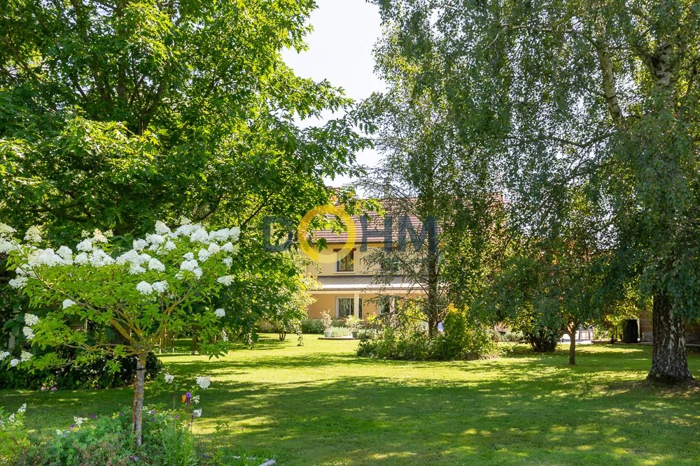Cadre bucolique pour grande maison de 5 chambres avec dépend