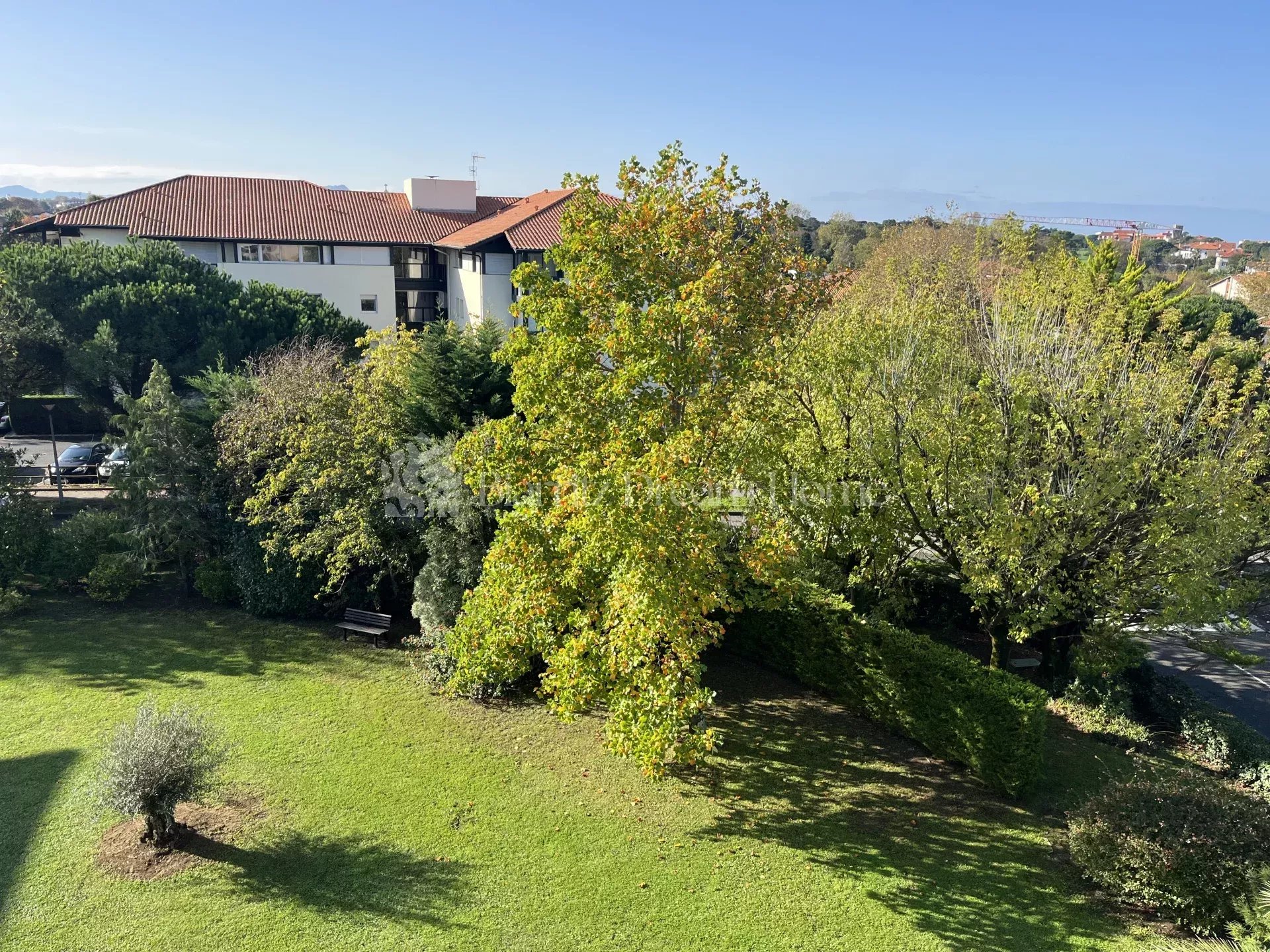 DERNIER ETAGE  VUE MER QUARTIER CINQ CANTONS CHAMBRE D'AMOUR