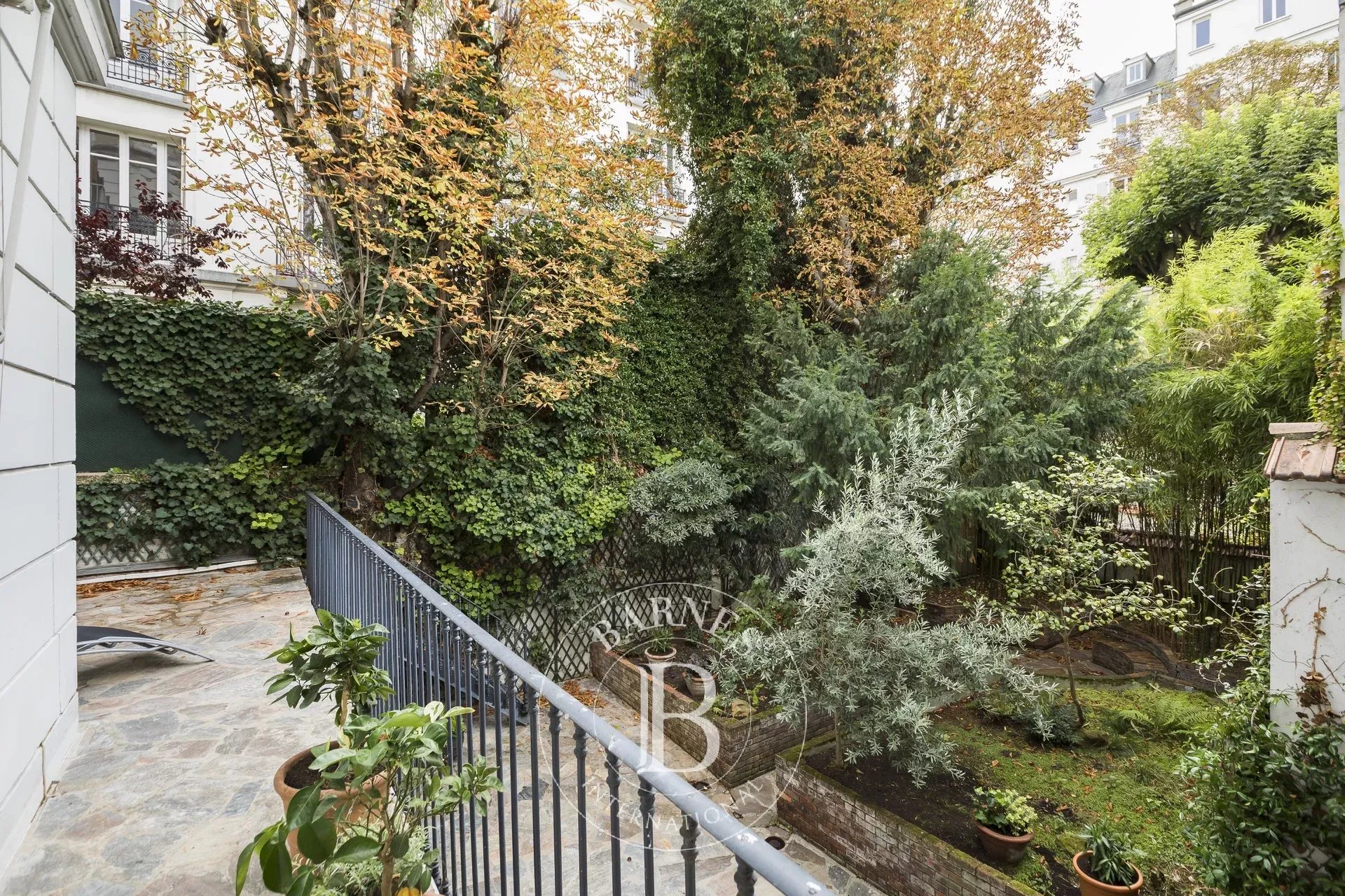 Paris 16 - La Muette/Private Villa - Garden-level duplex - picture 7 title=