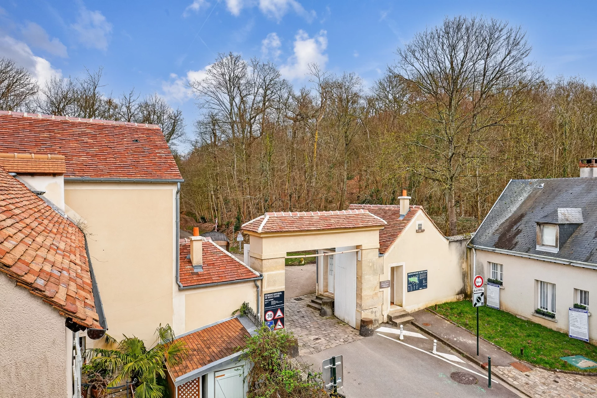 Marnes-la-Coquette - VILLAGE