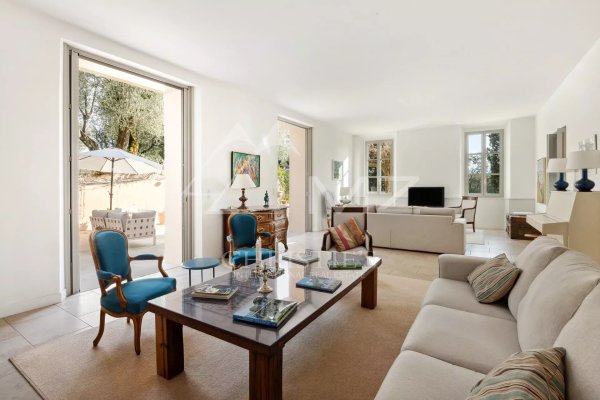 Elegant Bastide with panoramic view — photo 2