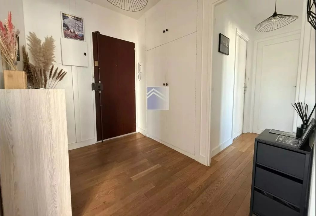 Bel appartement lumineux avec balcon au dernier étage - Bécon-les-Bruyères