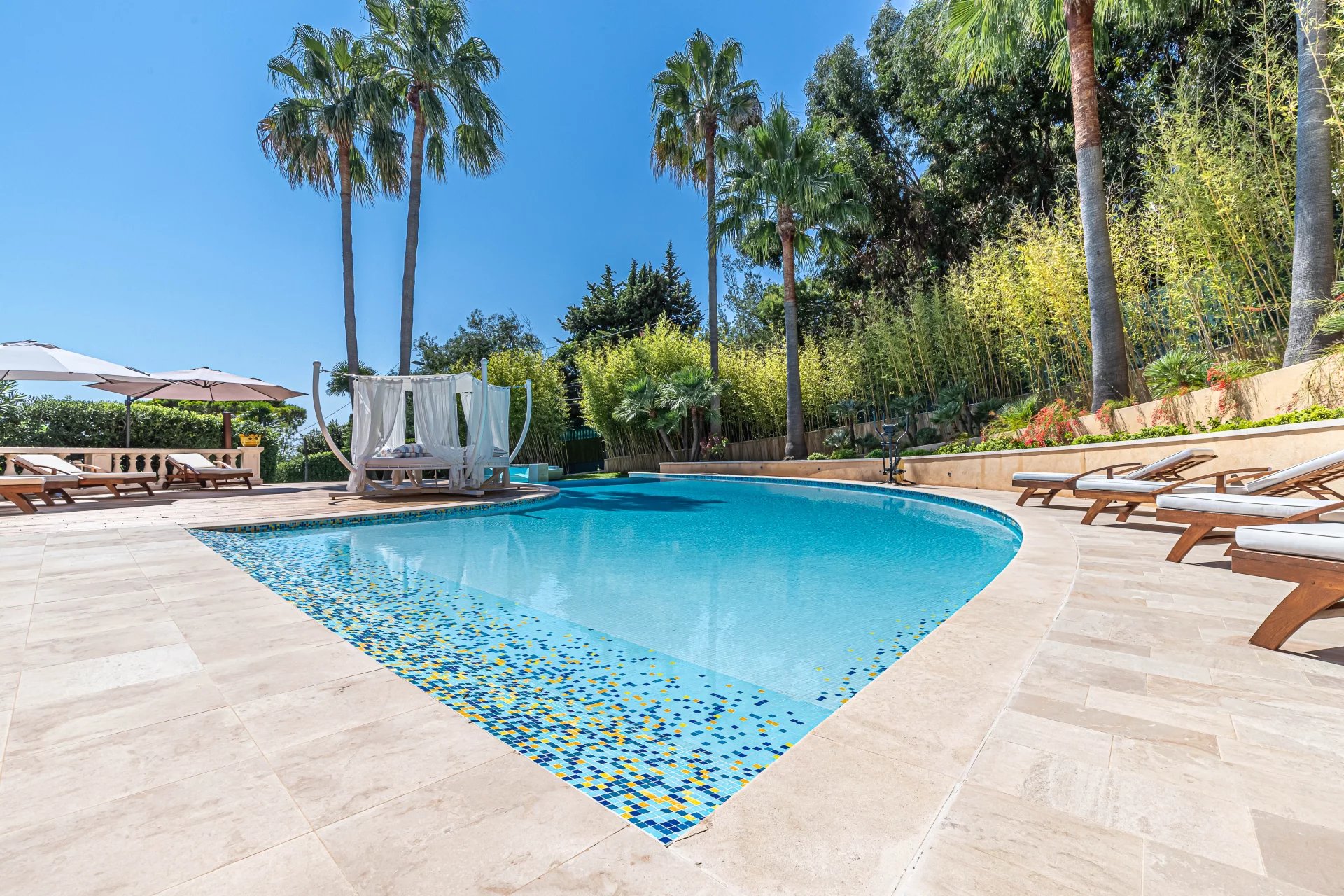 Villa de 400m² avec vue mer panoramique à Cannes