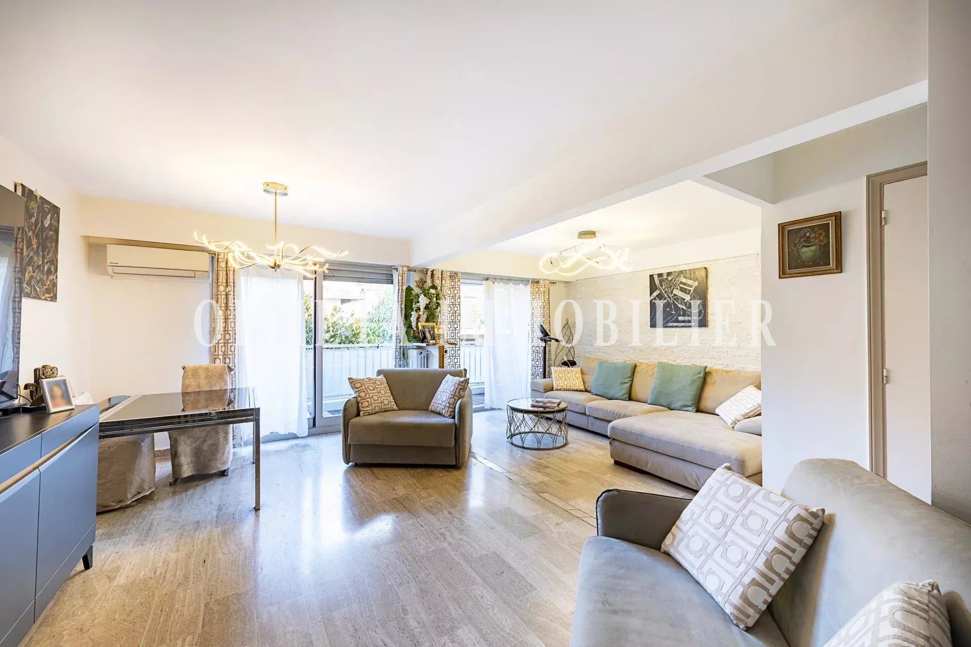 Agence immobilière de 