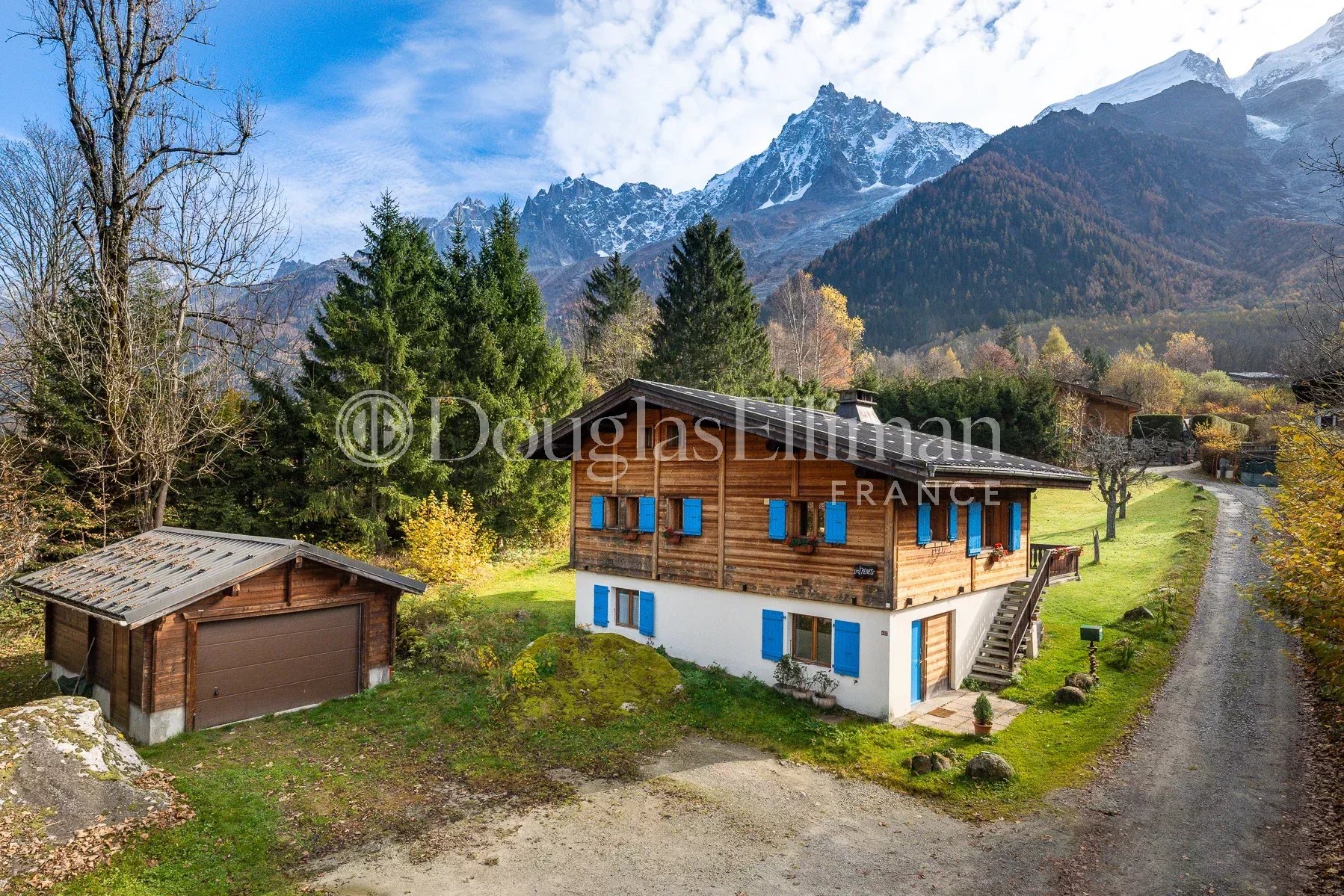 LES BOSSONS – Large chalet with stunning views - Picture n°2