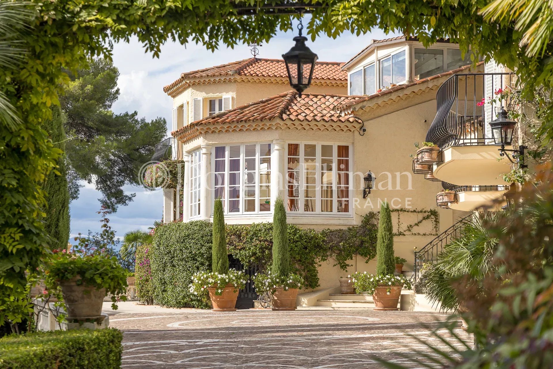 CANNES : Superb Classic Villa with Sea View - Picture n°2