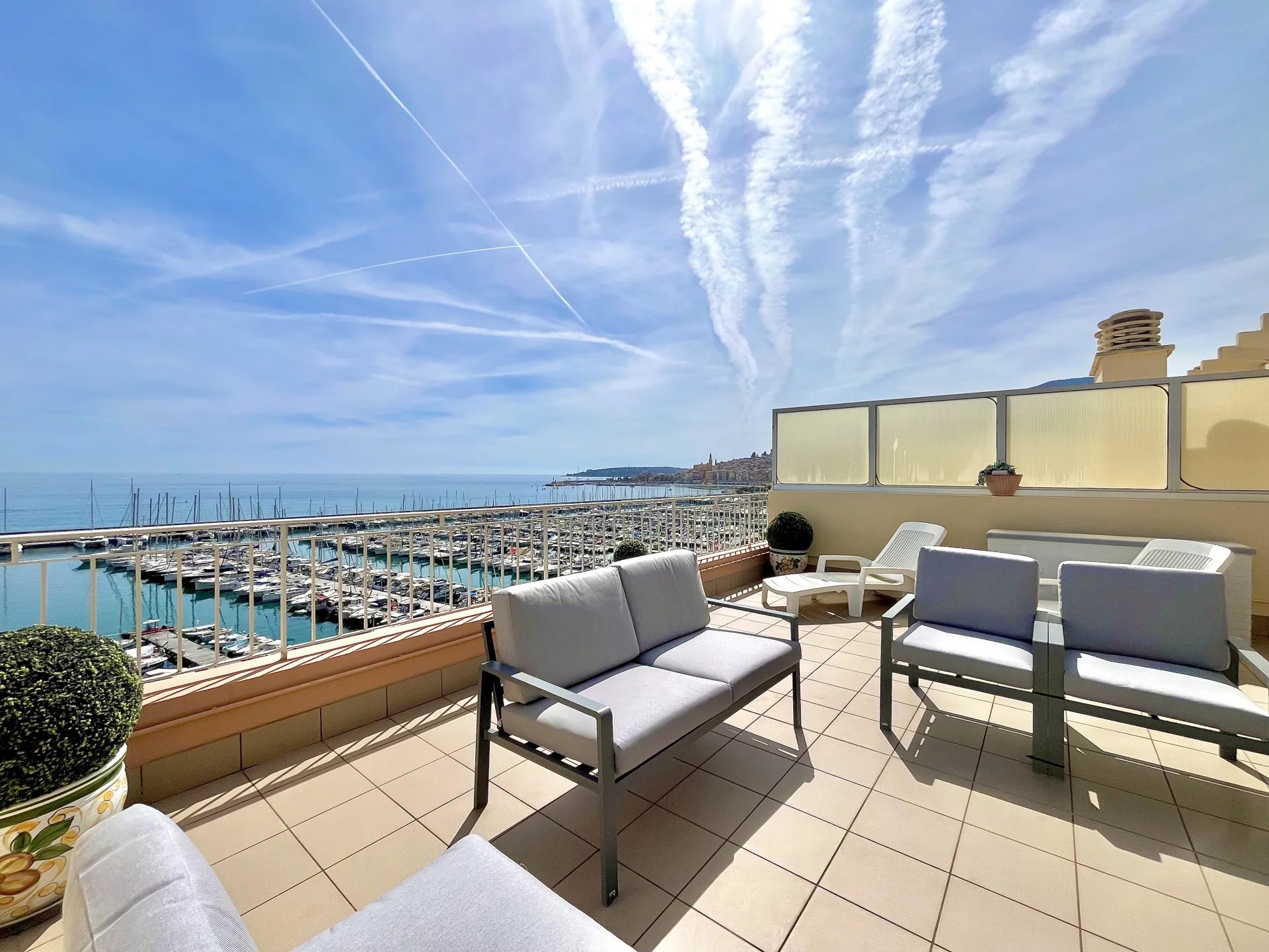 EXCLUSIVITY - MENTON GARAVAN - 3 ROOFTOP ROOMS + GARAGE