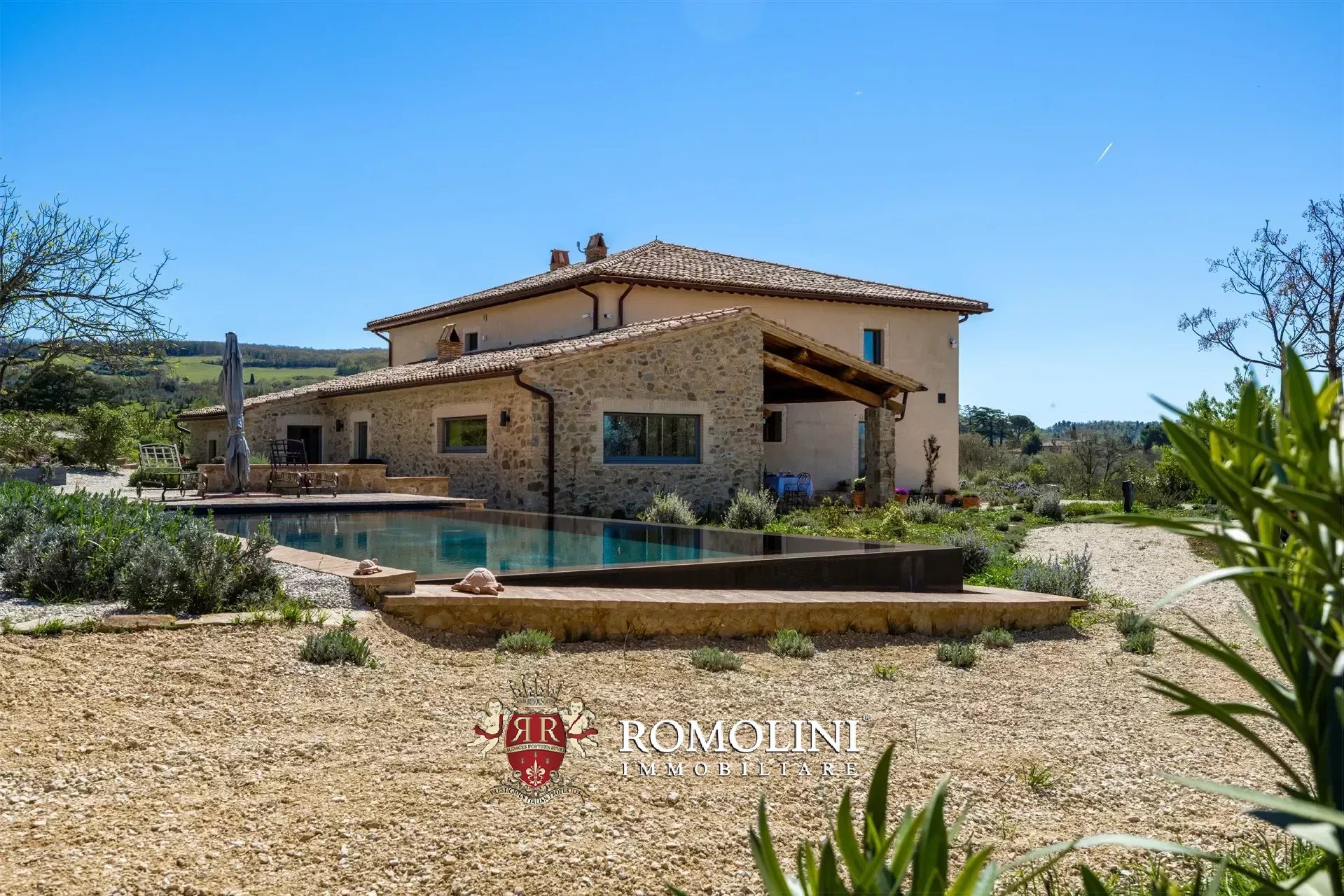 6 Bedroom Villa/Townhouse's Image 38