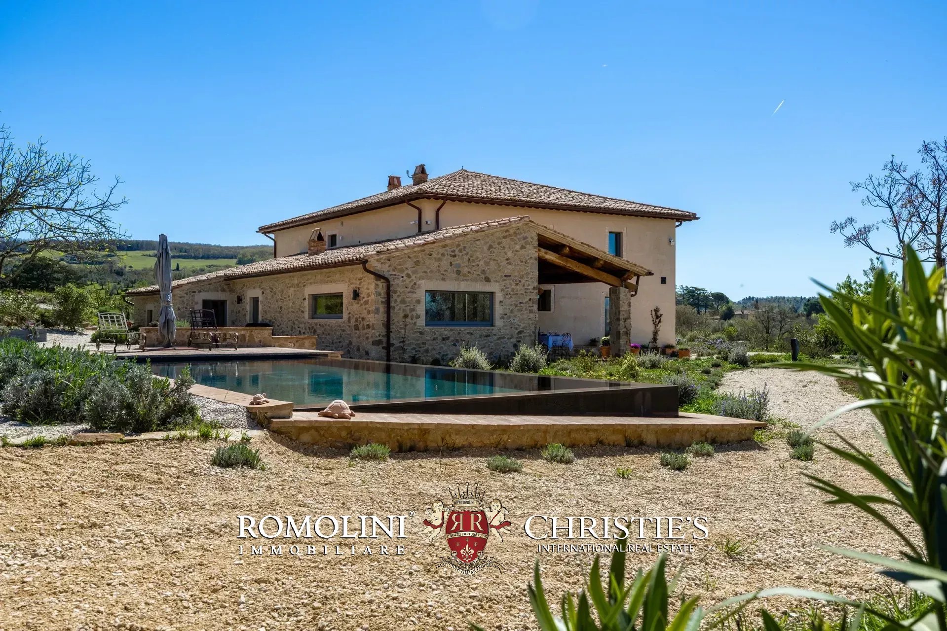 6 Bedroom Villa/Townhouse's Image 38