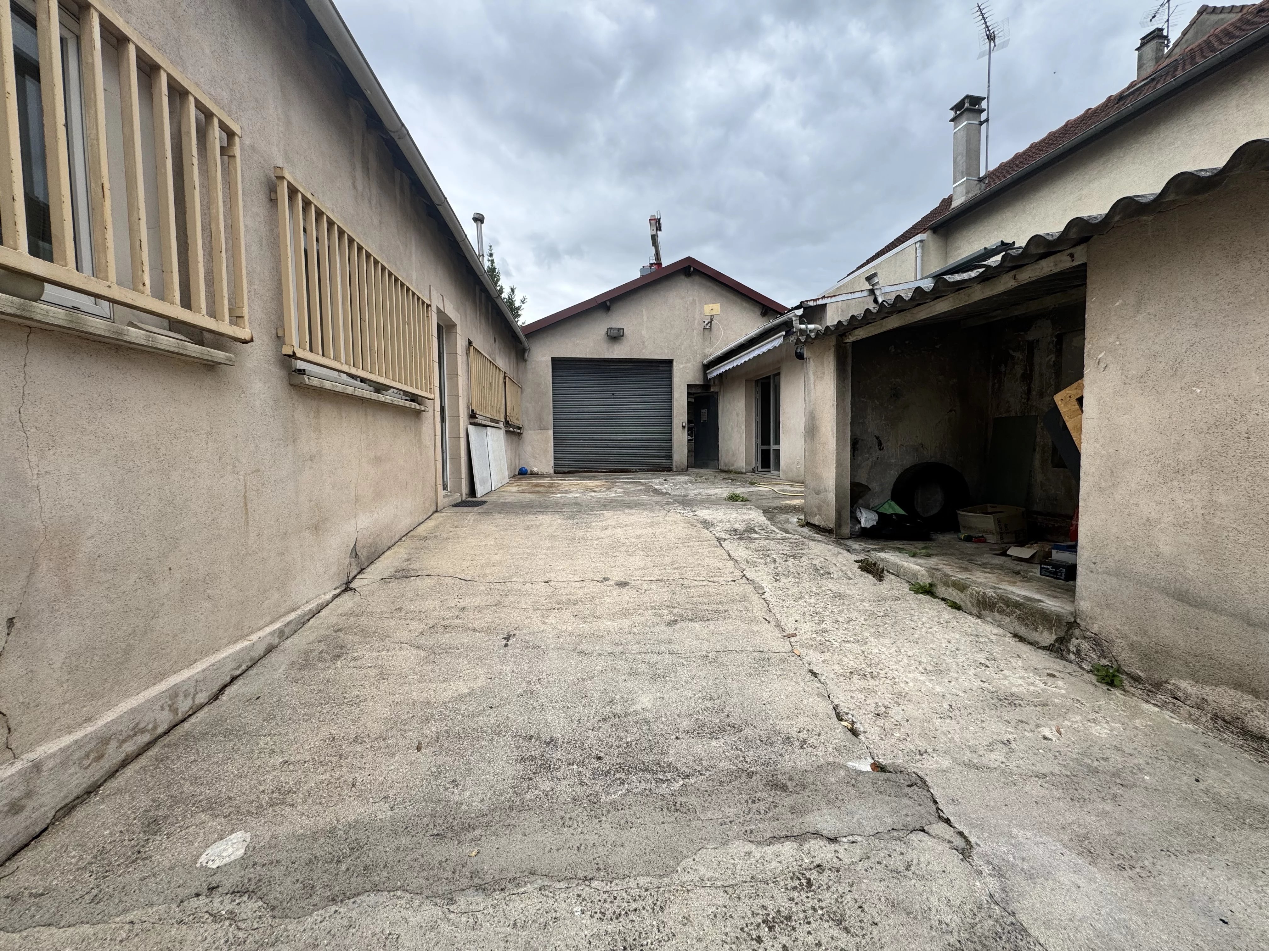 LE BLANC-MESNIL  - ENSEMBLE IMMOBILIER POUR ARTISAN, PME OU ACTIVITÉ PROFESSIONNELLE
