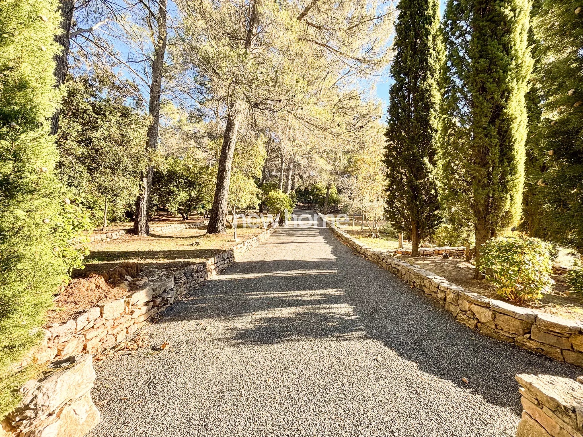 Bastide provençale de 160 m² sur un terrain d'un hectare avec vue dégagée!