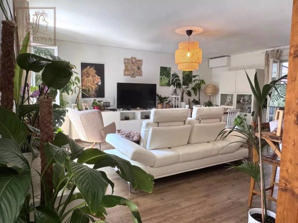 4-Bedroom Villa in Carros — photo 4