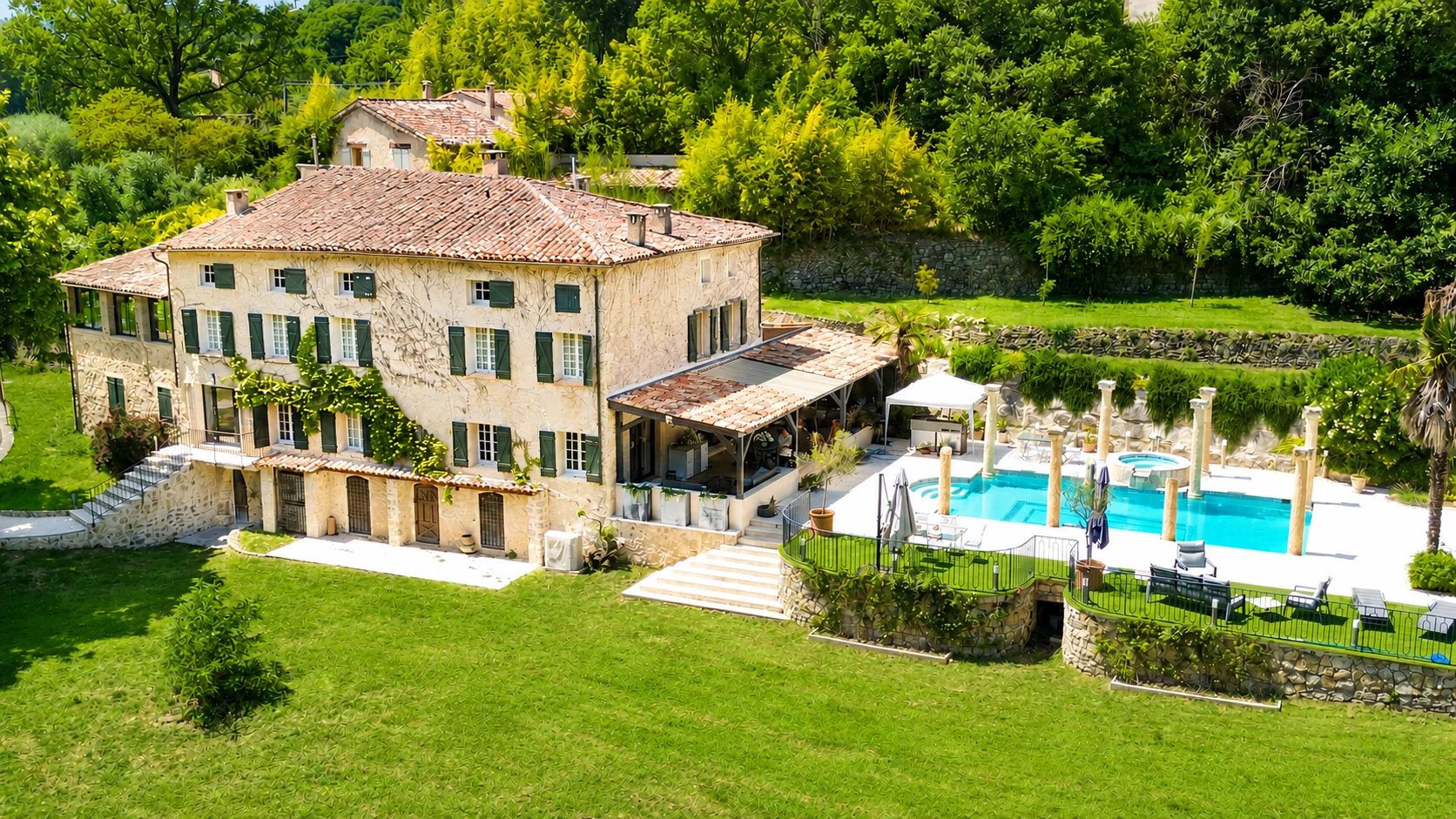 Image of Villa - 10 Bedrooms for Sale in Var-Callian-France, Image 1