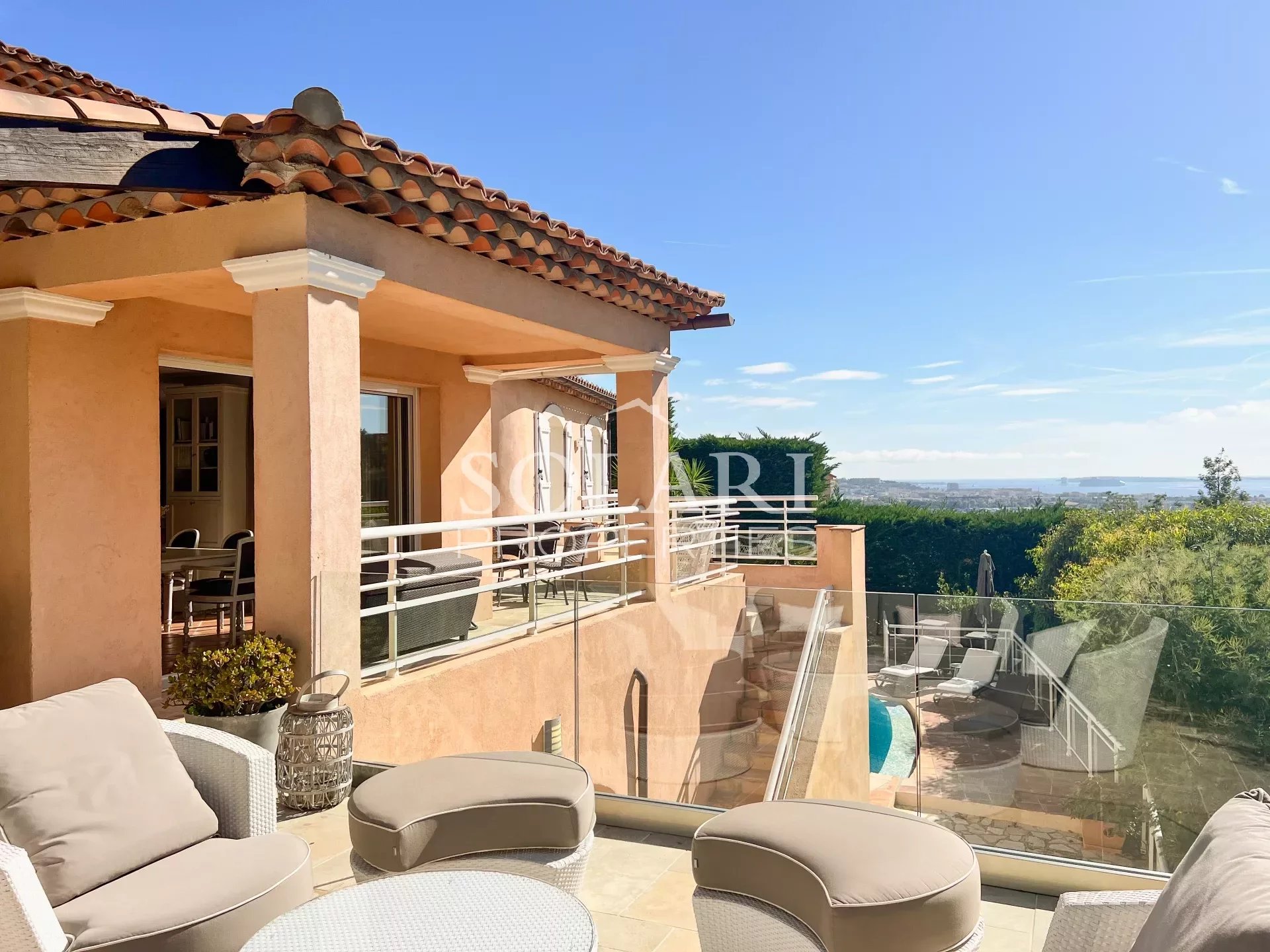 6-room villa with swimming pool and magnificent view of the bay of Cannes