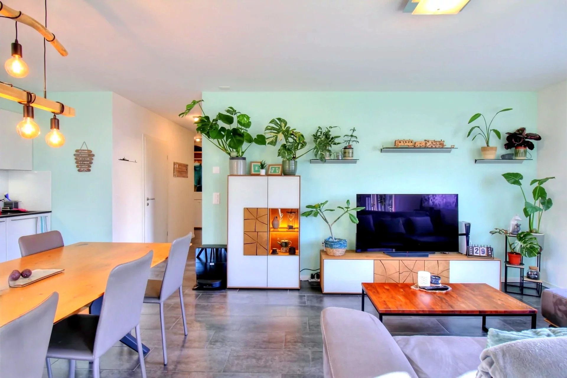 Bright 3.5-room apartment with private garden