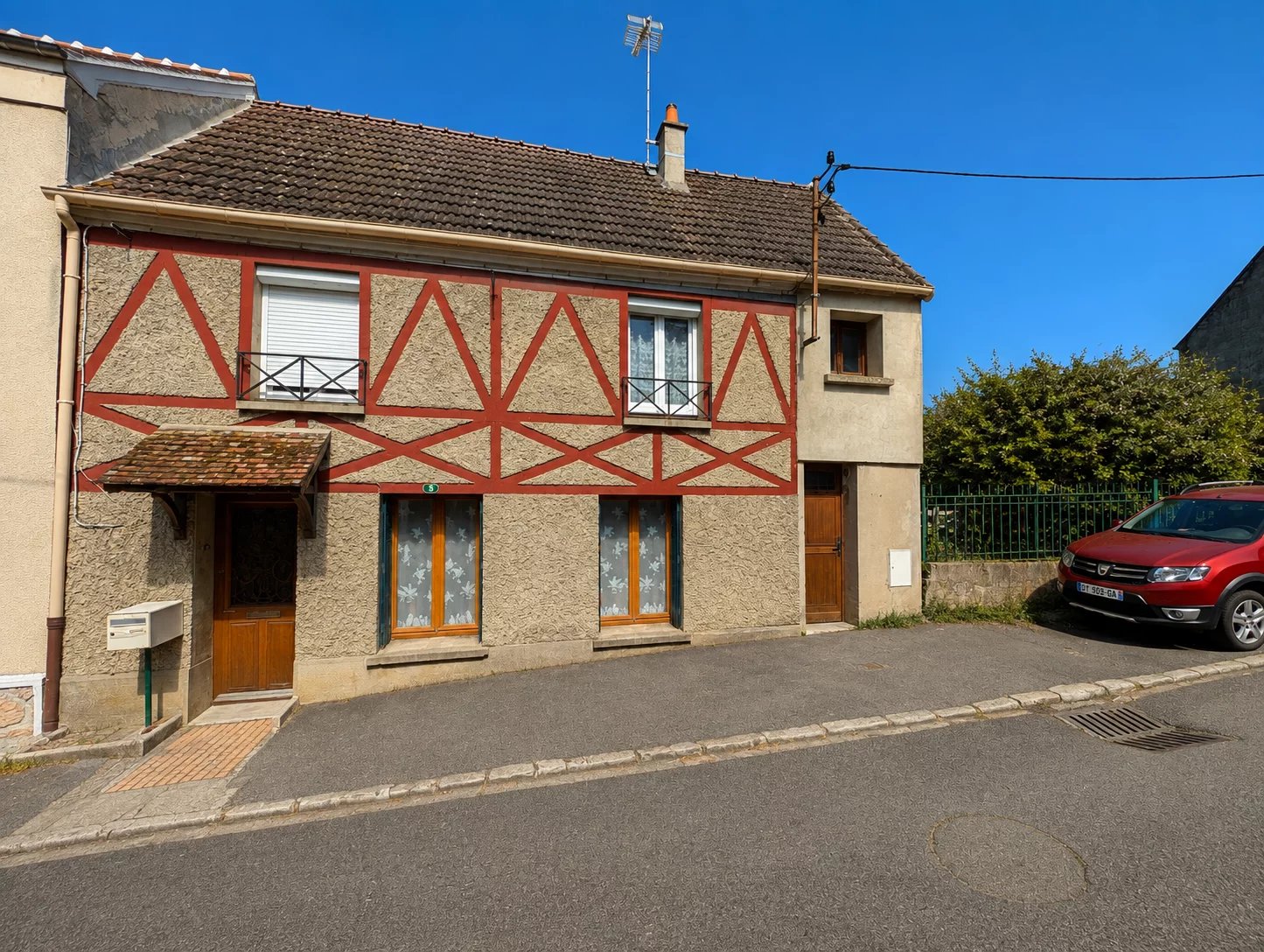 Réf. 2303 – Maison familiale • 4 chambres • Jardin & dépendance