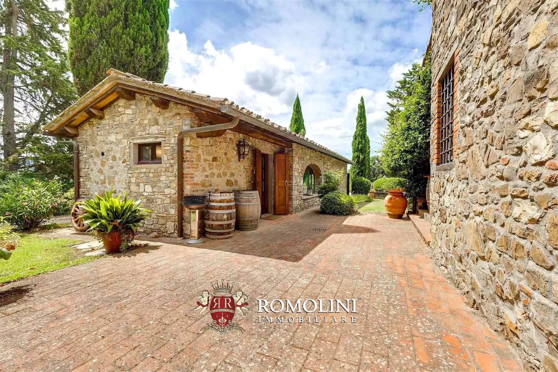 9 Bedroom Vineyard's Image 8