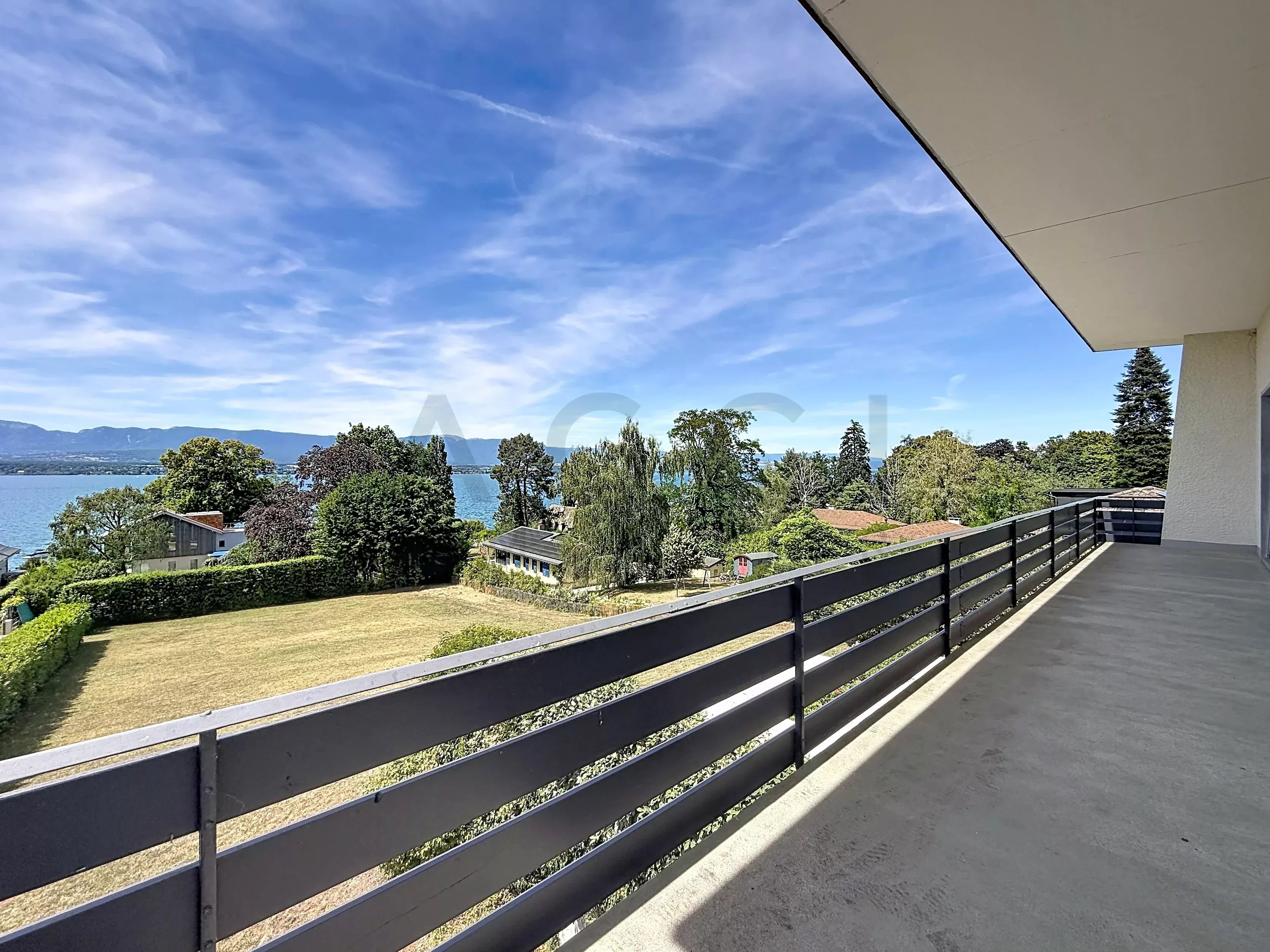 Magnifique villa avec vue panoramique et accès privé au lac – Anières (Genève)