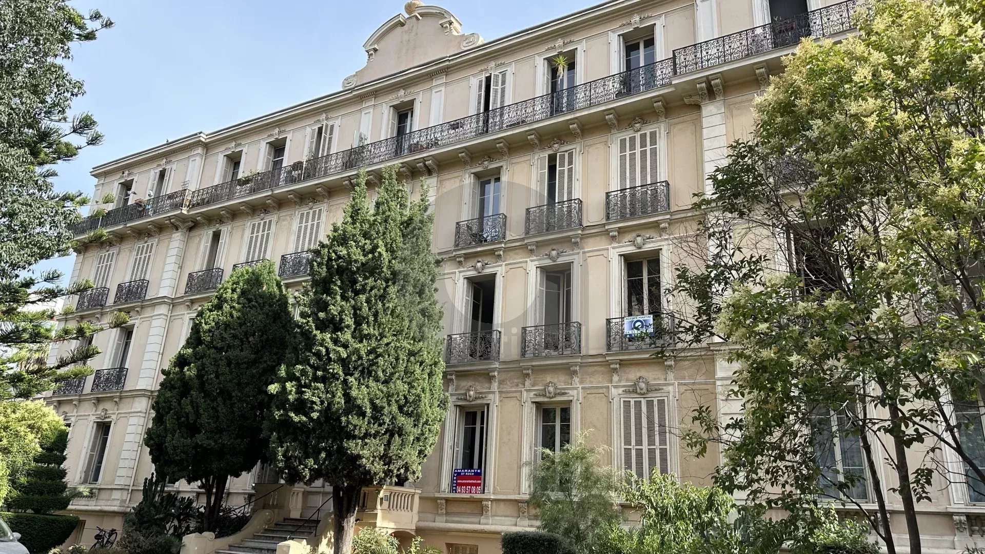 GRAND APPARTEMENT MENTON CENTRE VILLE