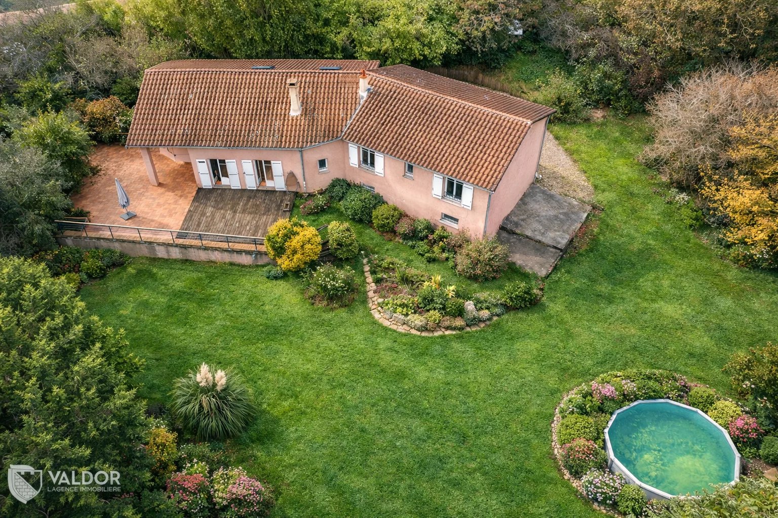 Belle propriété au centre de Dardilly -  238m2 - grand terrain - calme et nature