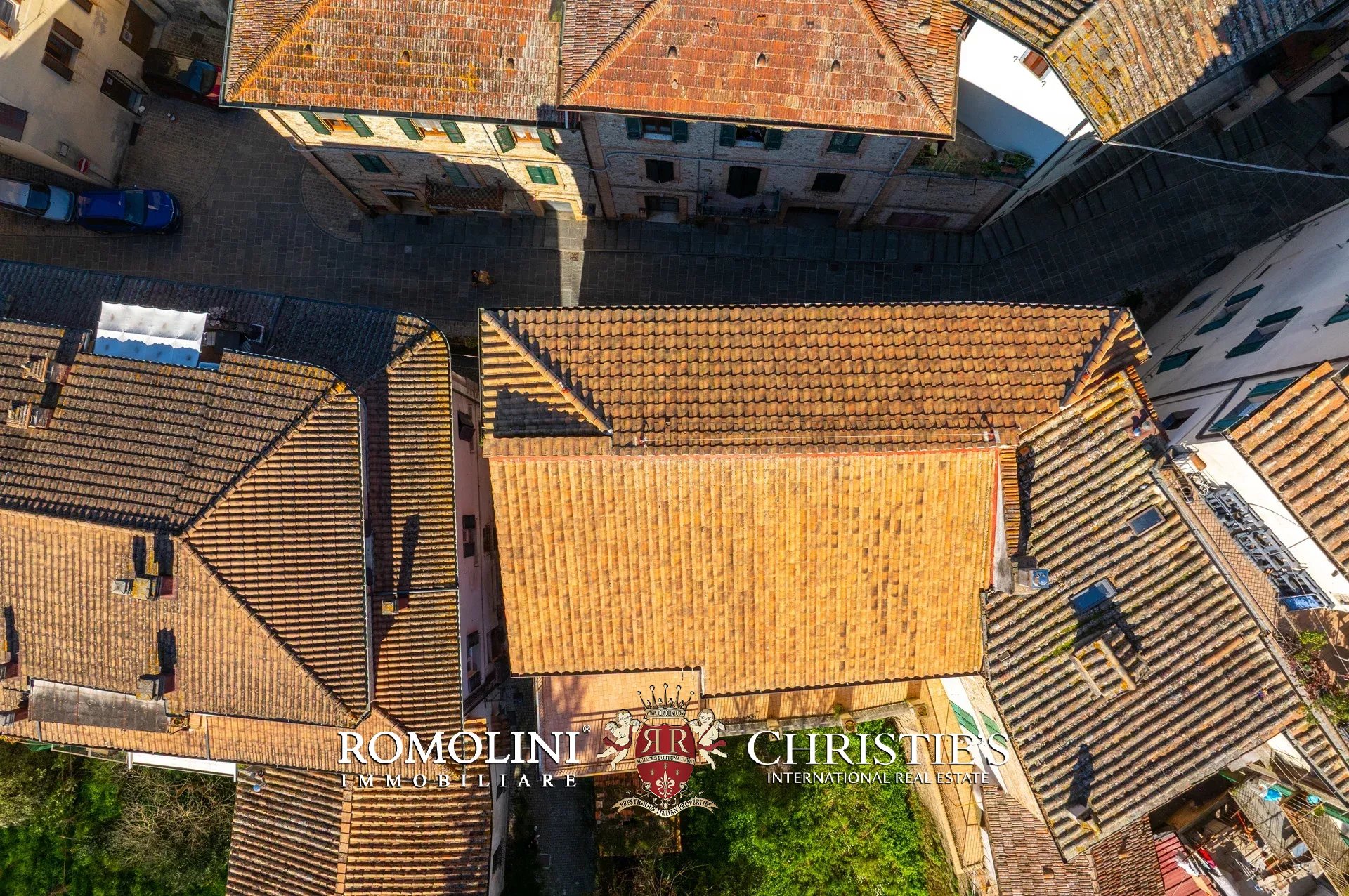  ELEGANT HISTORIC PROPERTY WITH TERRACES AND GARDEN FOR SALE IN UMBERTIDE