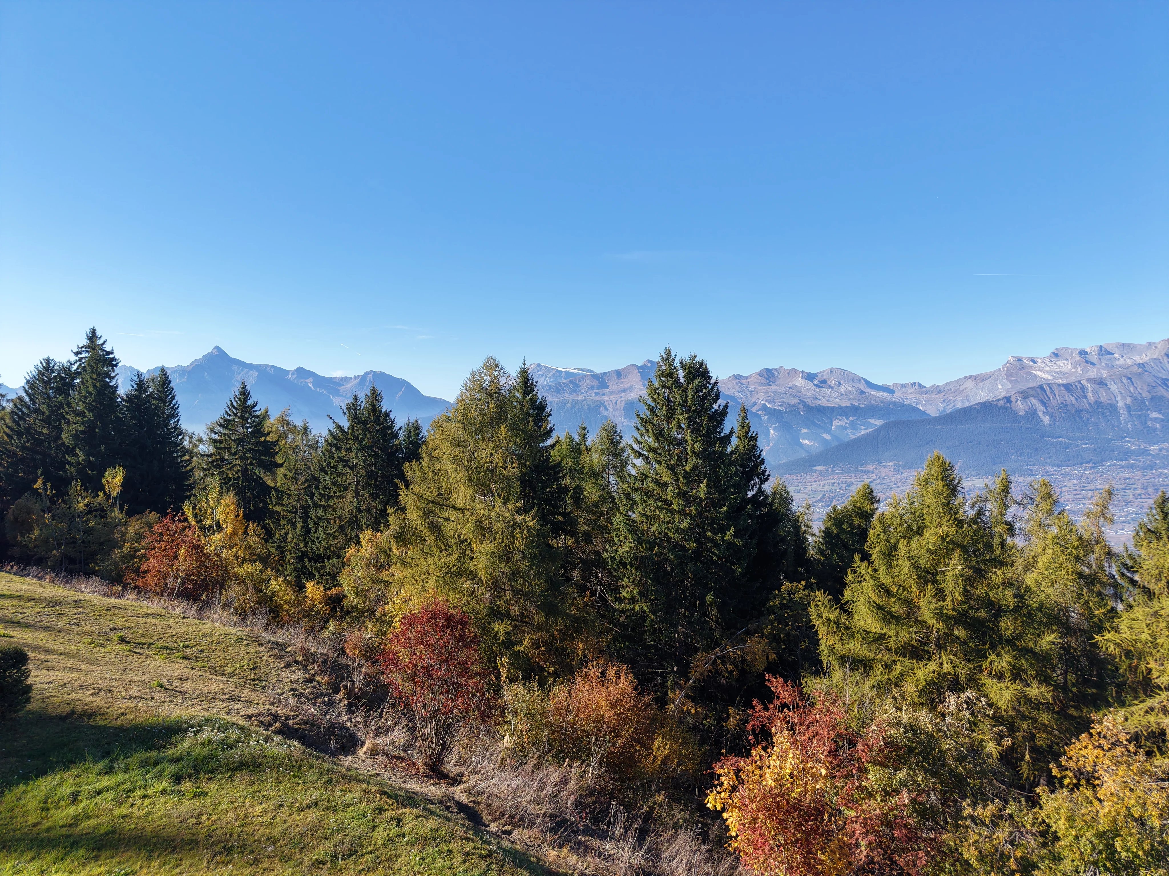Domaine exceptionnel et exclusif entièrement rénové au coeur des Alpes Valaisannes