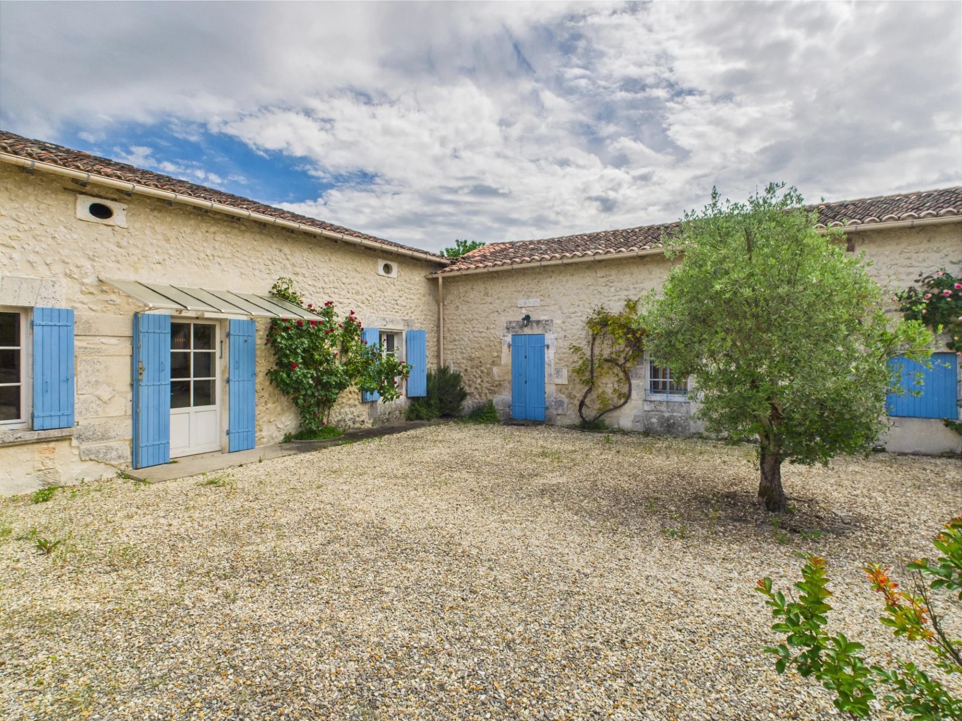 Charmante maison en pierre de 2 chambres, avec piscine et de superbes vues