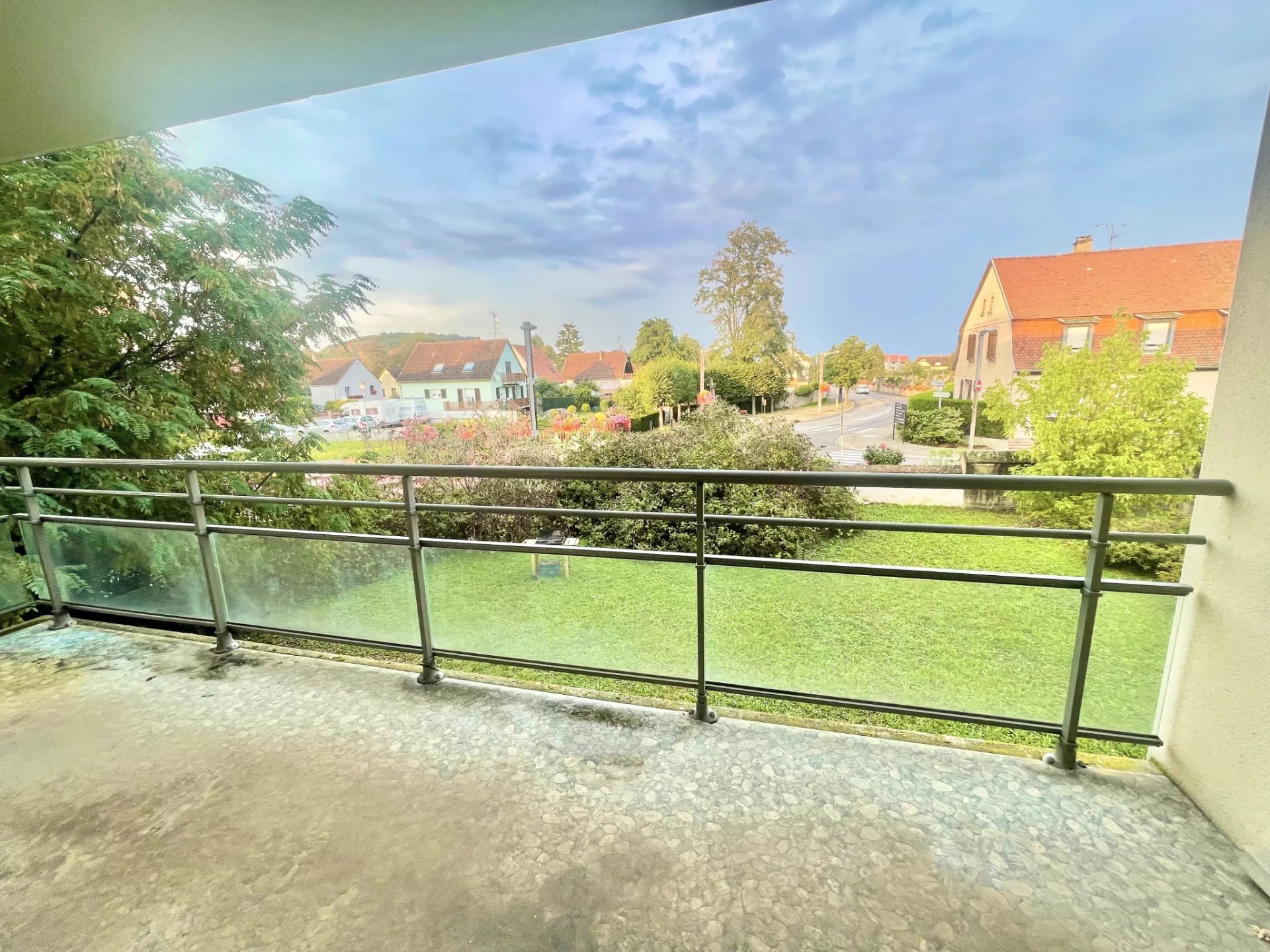 3P - Vue dégagée - terrasse - parking