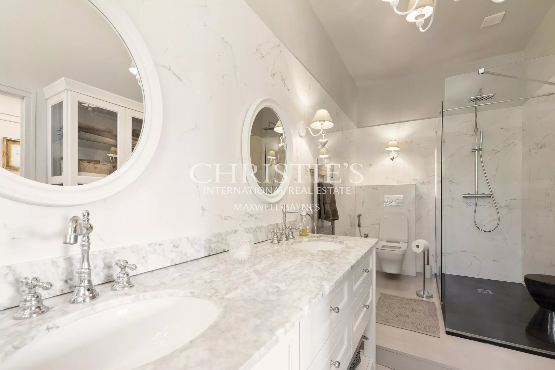 6 Bedroom Villa/Townhouse's Image 9