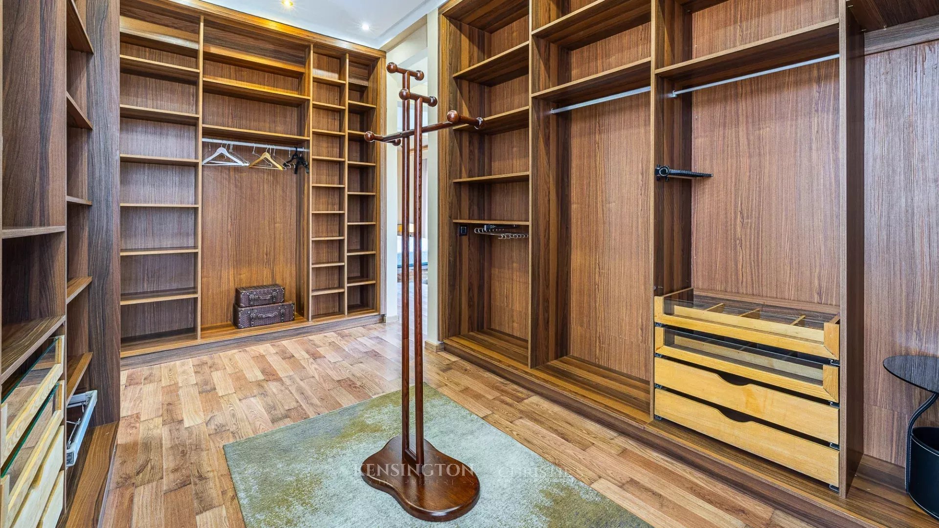 4 Bedroom Villa/Townhouse's Image 34