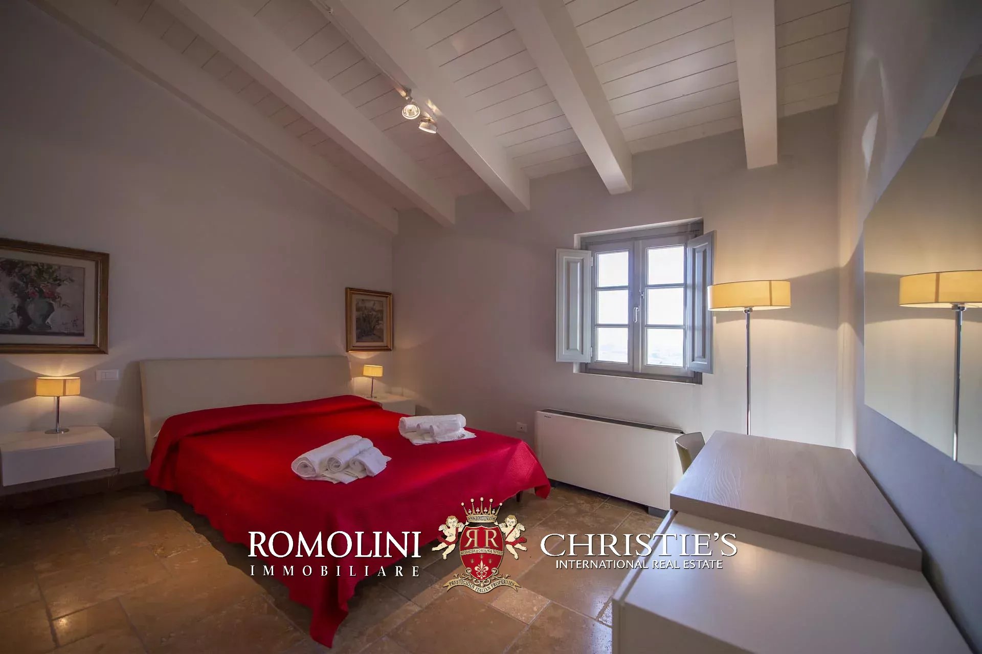 11 Bedroom Vineyard's Image 93