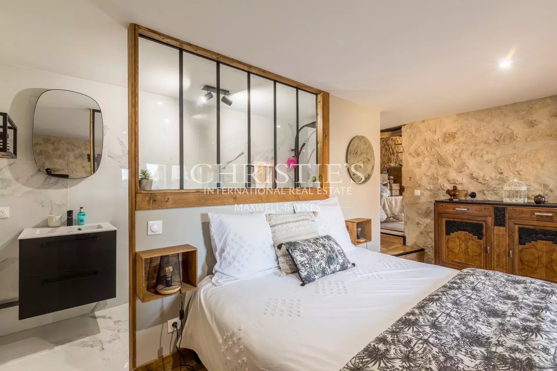 7 Bedroom Villa/Townhouse's Image 27