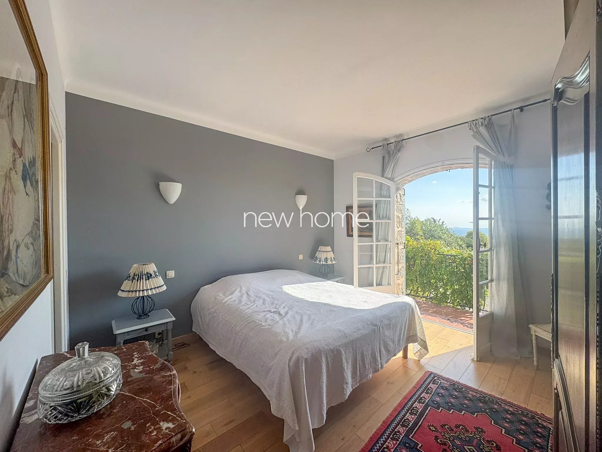 Propriété de charme en pierre  Vue mer et village  CABRIS