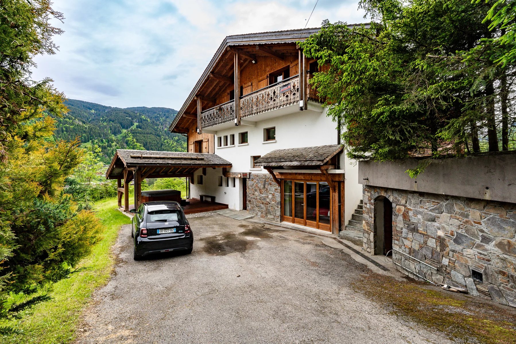 Photo of MORZINE - Chalet with 7 bedrooms in Morzine