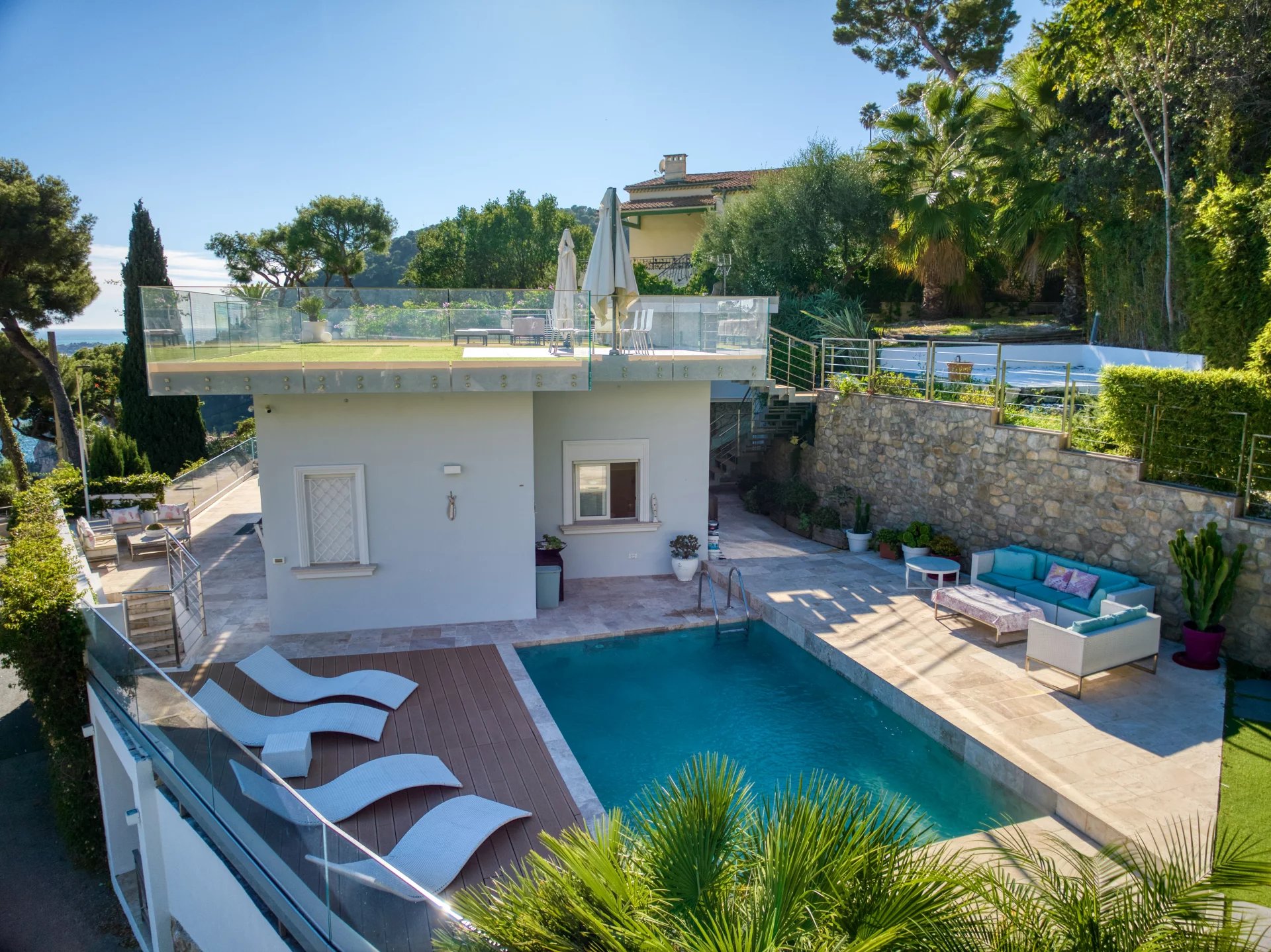Éze Bord de mer  - Villa 220 m2, terrain 800 m2, piscine, garage