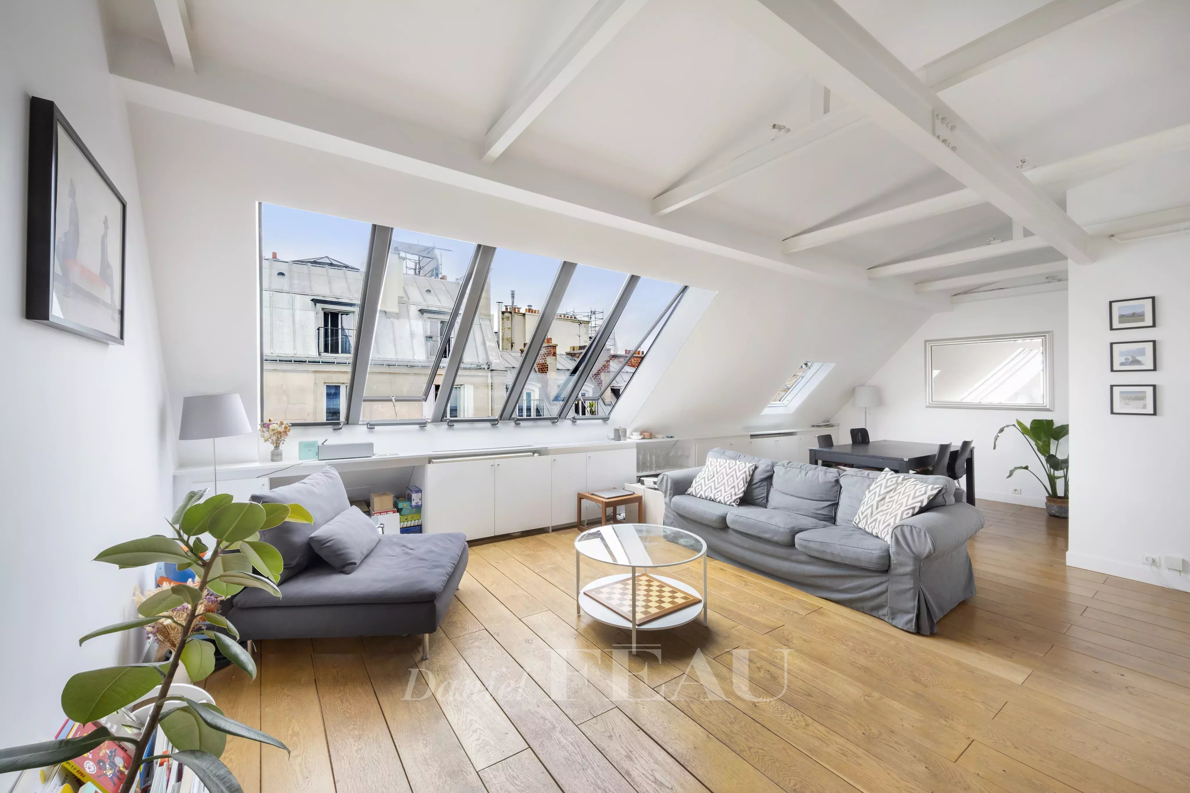 Séjour avec 3,16  m de hauteur sous plafond
